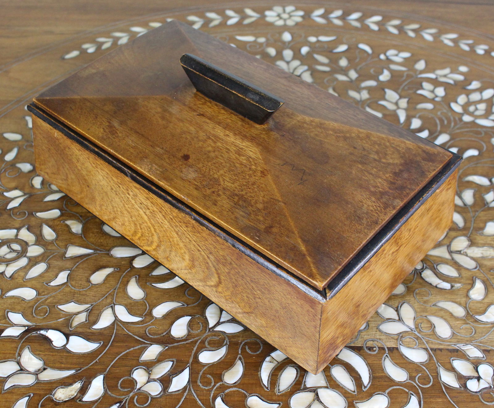 Early 20th Century Arts & Crafts Walnut Box - 4