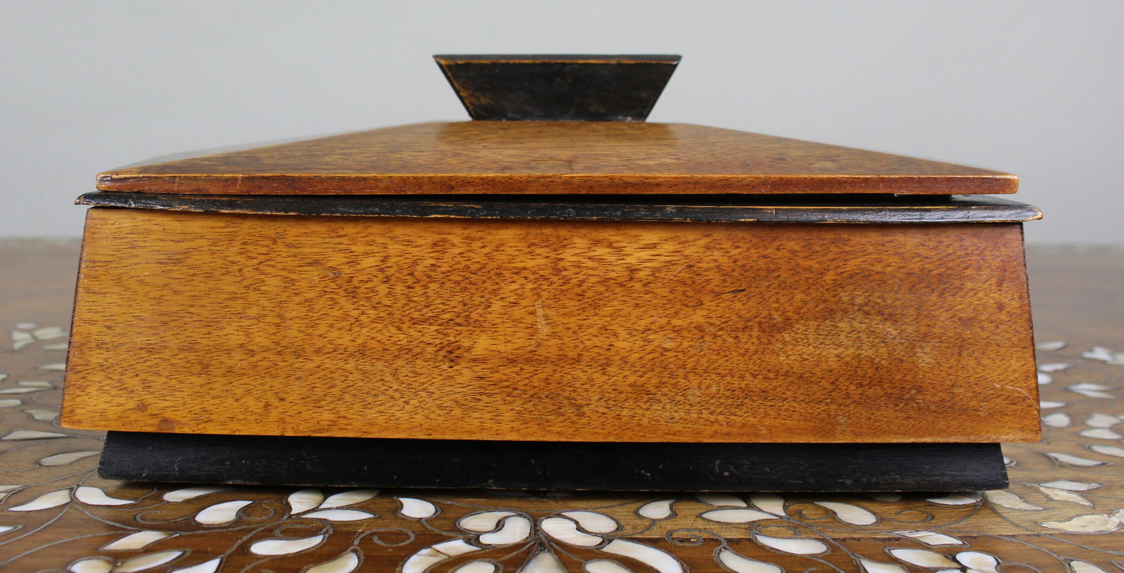Early 20th Century Arts & Crafts Walnut Box - 5