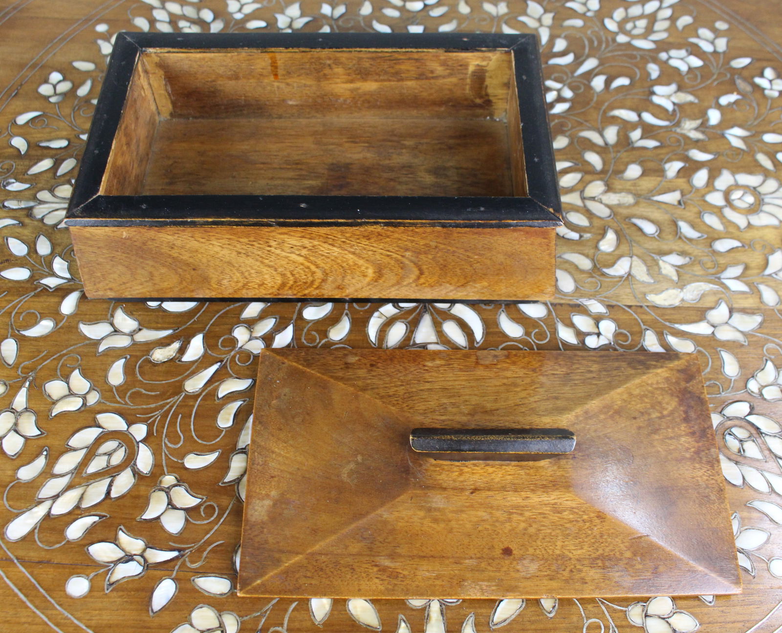 Early 20th Century Arts & Crafts Walnut Box - 6
