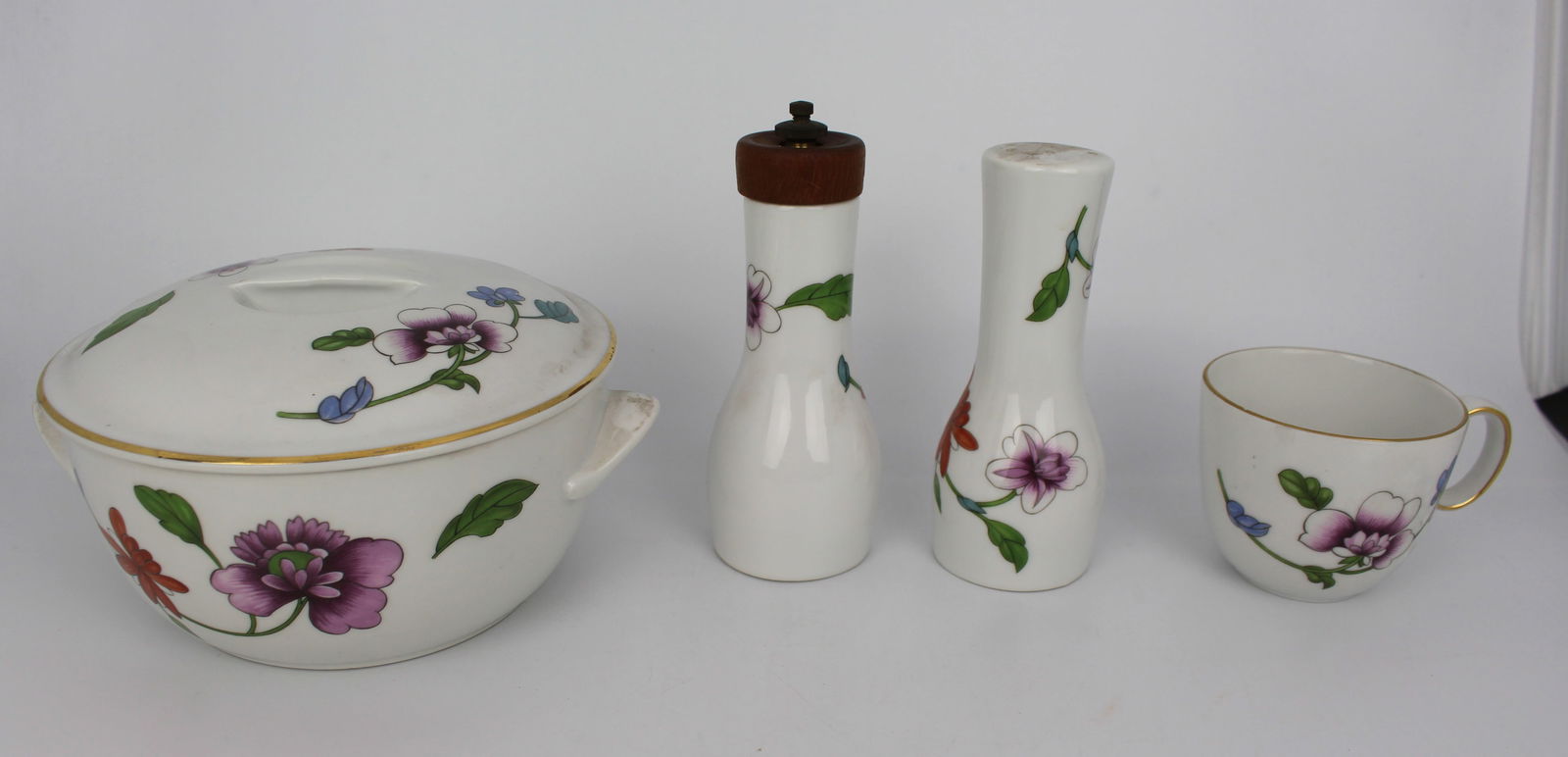 Collection of 4 Pieces of Royal Worcester Astley Pattern (1 of 2)