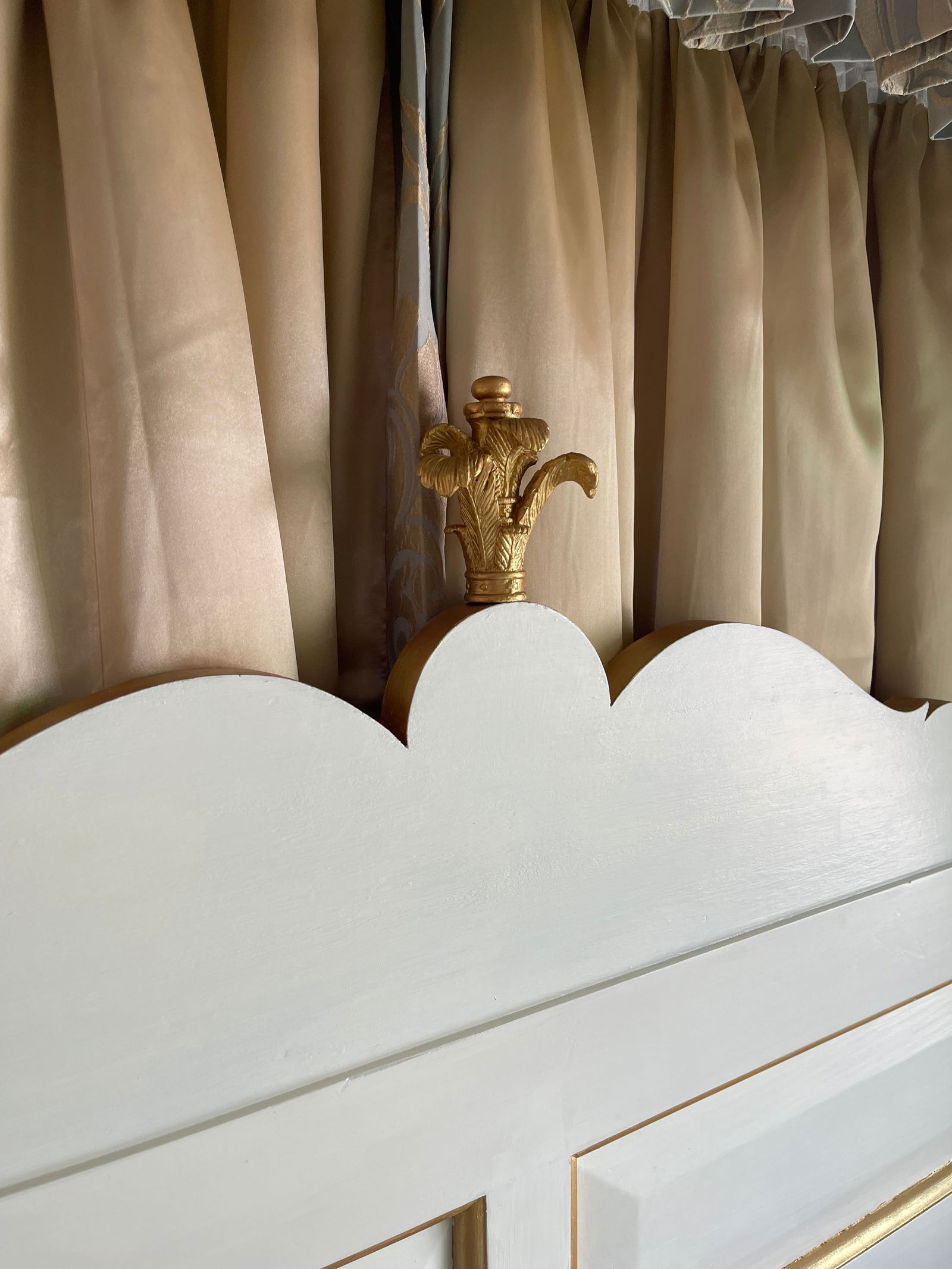 Hand Made White & Gold Painted Carved Wooden Four Poster Bed - 12