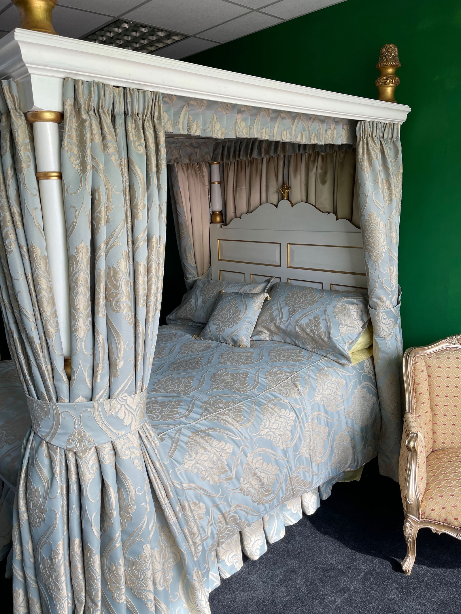 Hand Made White & Gold Painted Carved Wooden Four Poster Bed - 7