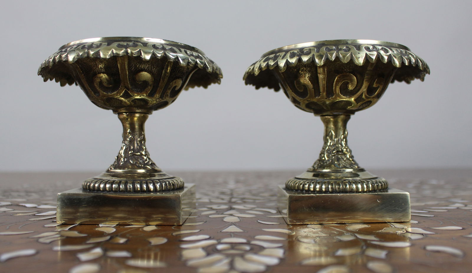 Pair of Grand Tour Style Bronze Urns c.1900: Title: Pair of Grand Tour Style Bronze Urns c.1900 Description: Pair of Decorative Bronze Urns – Grand Tour Style, c.1900 A decorative and well-cast pair of bronze urns, in the cl