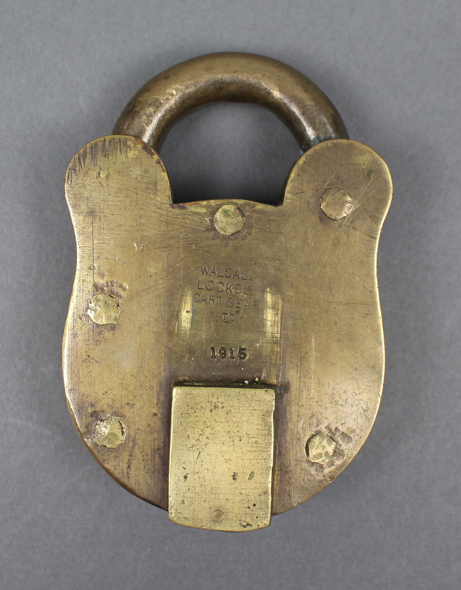 Early 20th c. Solid Brass Industrial Padlock – Walsall, Dated 1915 - 2