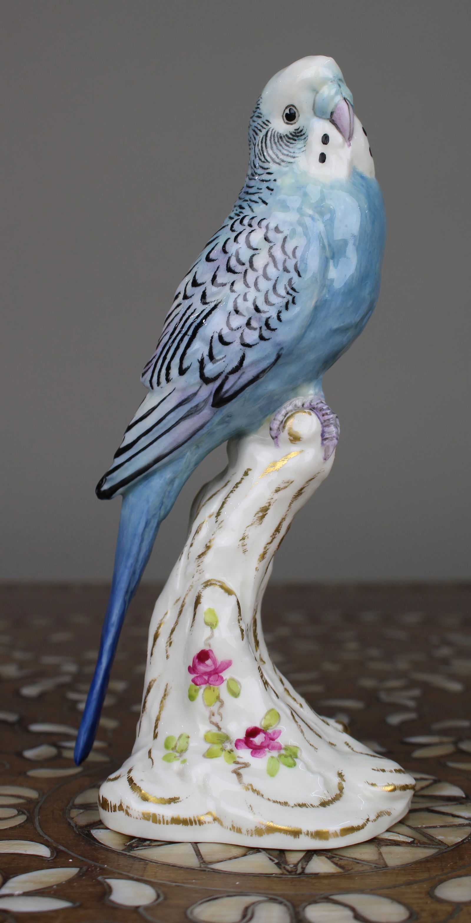 Royal Worcester BirdBudgerigar 2663 Birds on Stumps: Title: Royal Worcester BirdBudgerigar 2663 Birds on Stumps Description: Royal Worcester Bird Budgerigar 2663 Birds on Stumps Royal Worcester Budgerigar 2663 Height 17 cm / 6 1/2