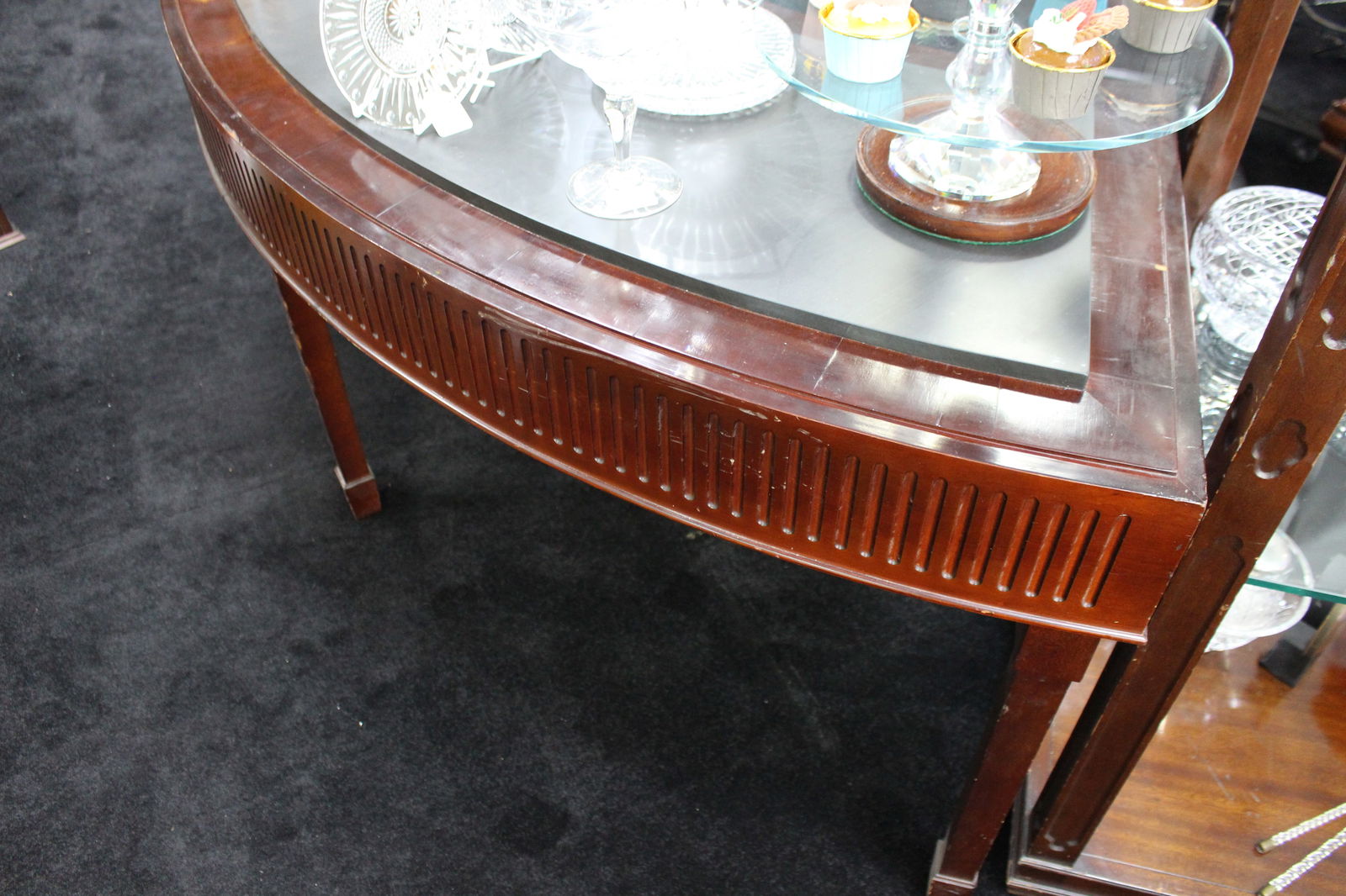 Large and Heavy Mahogany Console Table with Reeded Frieze and Fixed Marble Top – c.20th Centur - 3