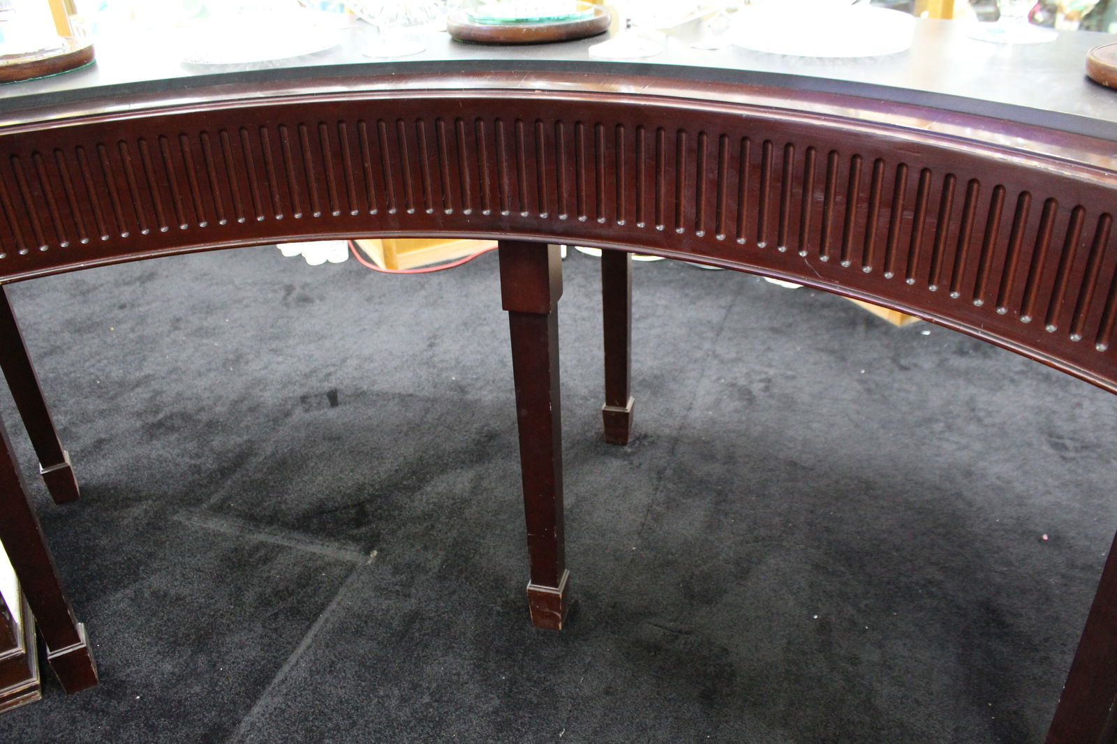 Large and Heavy Mahogany Console Table with Reeded Frieze and Fixed Marble Top – c.20th Centur - 7