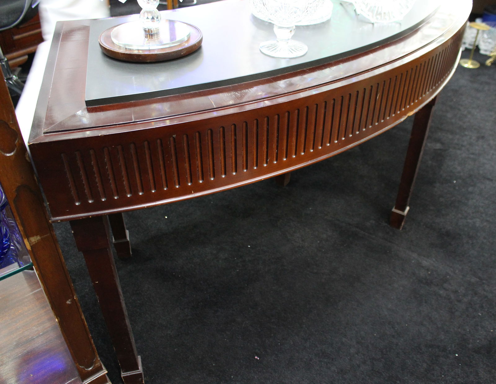 Large and Heavy Mahogany Console Table with Reeded Frieze and Fixed Marble Top – c.20th Centur - 9