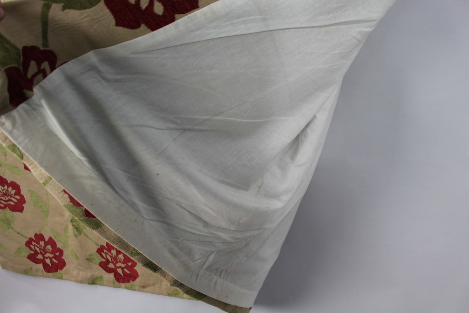 High quality Vintage Lined Patterned Curtains & Material Offcuts - 2