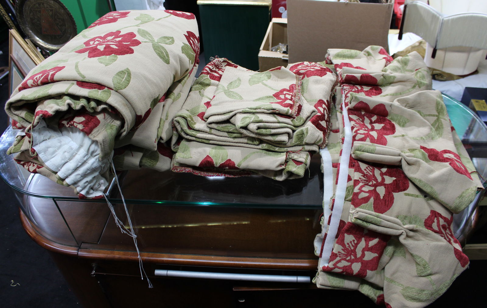 High quality Vintage Lined Patterned Curtains & Material Offcuts - 3