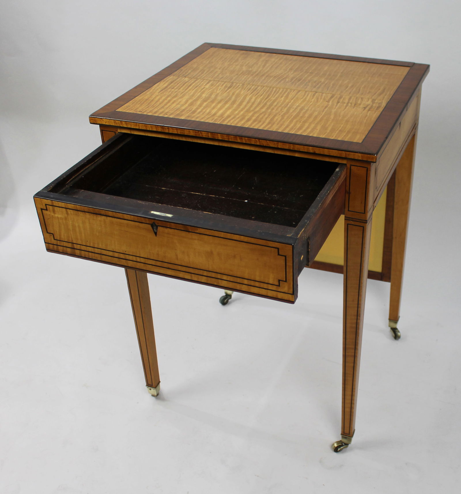 George III Sheraton Satinwood Writing Table - 14