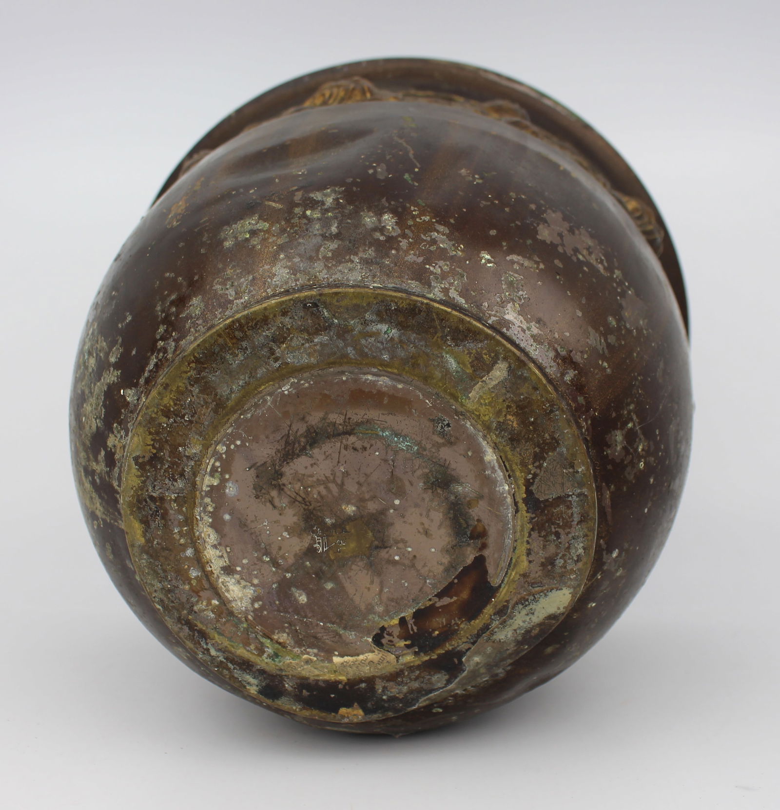 Chinese Gilt Bronze Cachepot with Floral Relief c.1880–1910 - 4