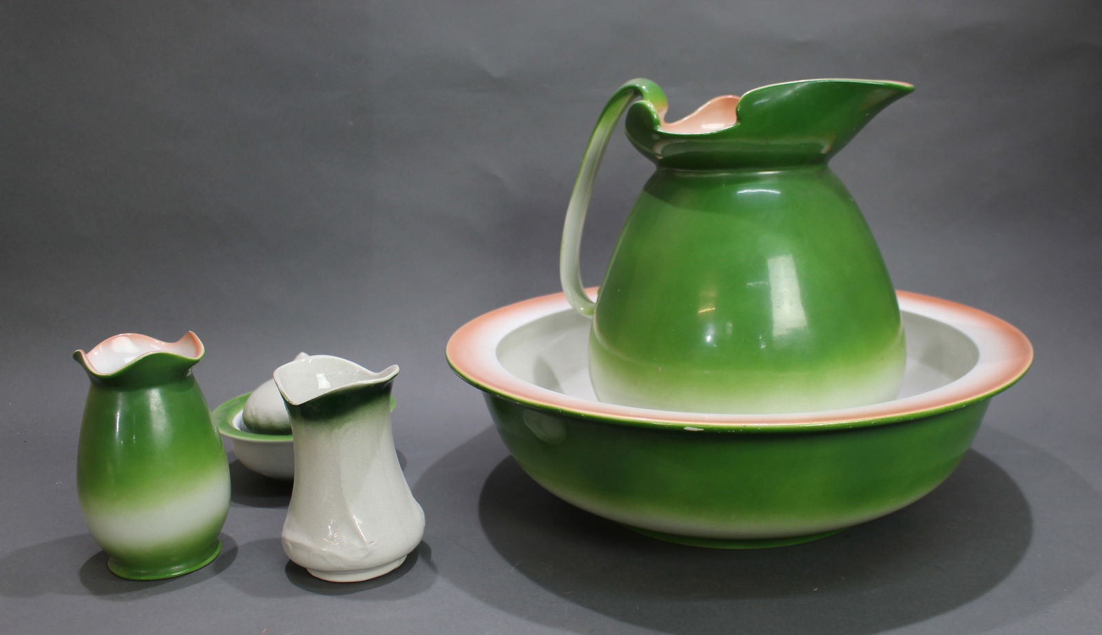 5 Piece Victorian Wash Set: Title: 5 Piece Victorian Wash Set Description: Victorian. English. Staffordshire. Jug height: 30 cm. Bowl width: 42 cm. All pieces pictured. Condition good, craquelure commensurate with age