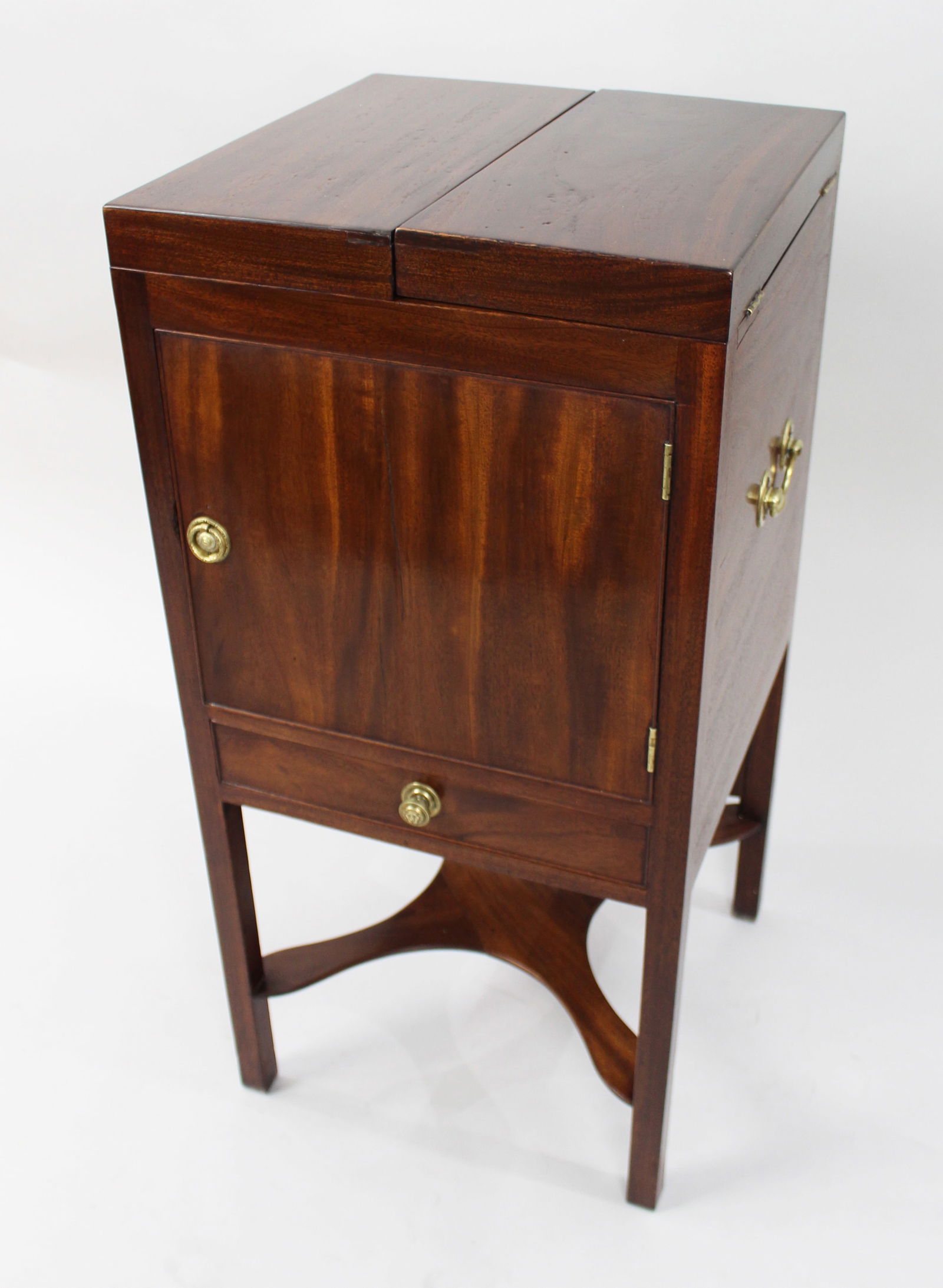 George III Mahogany Vanity Stand - 3