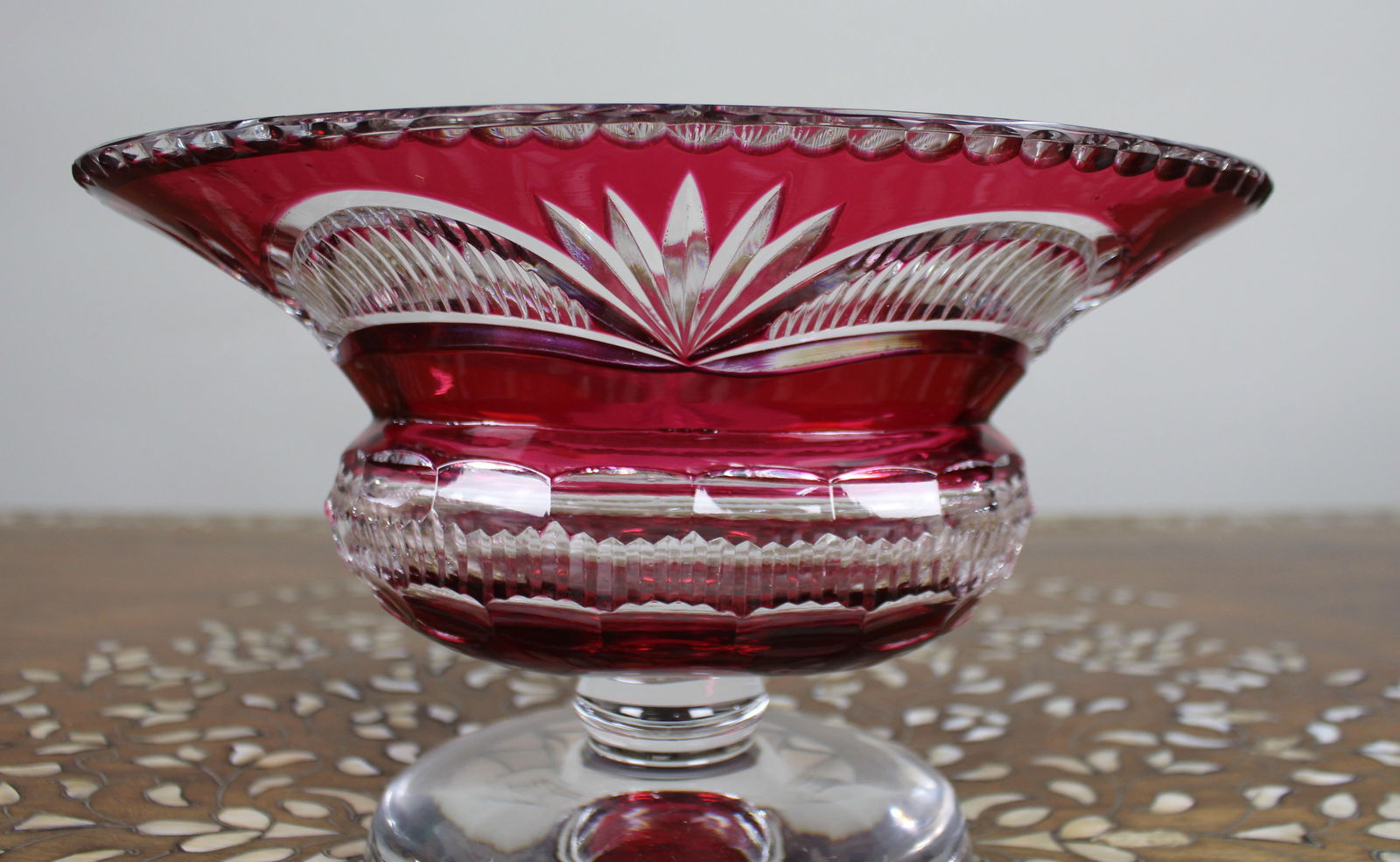 Vintage Ruby Overlay Cut-to-Clear Crystal Centrepiece Vase - 3