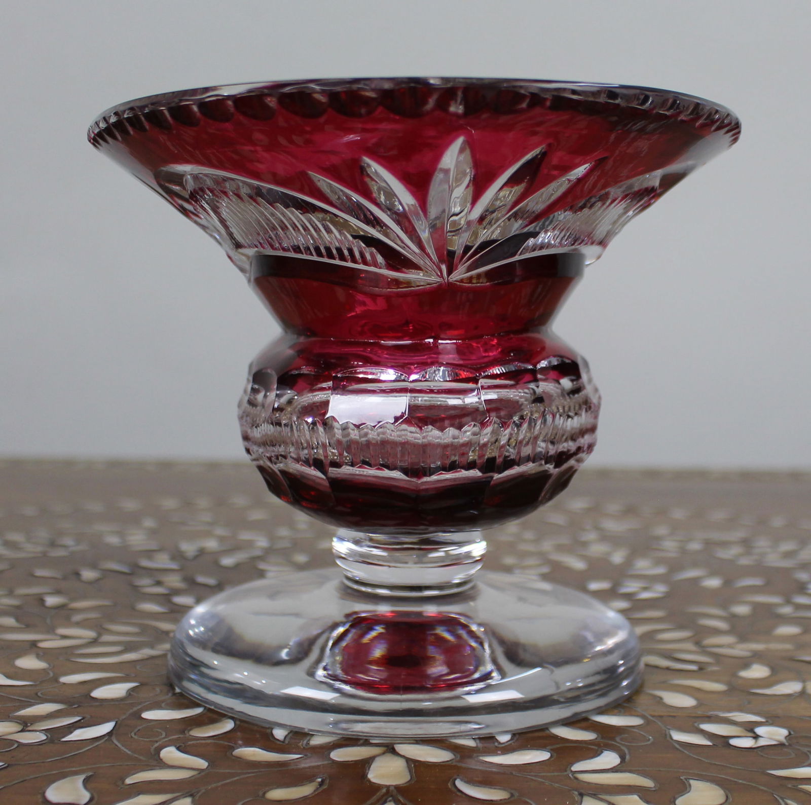 Vintage Ruby Overlay Cut-to-Clear Crystal Centrepiece Vase - 4
