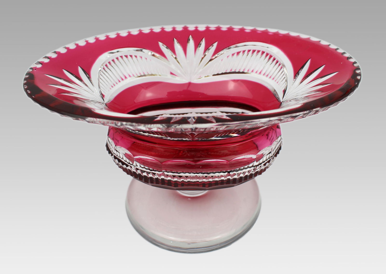 Vintage Ruby Overlay Cut-to-Clear Crystal Centrepiece Vase - 7