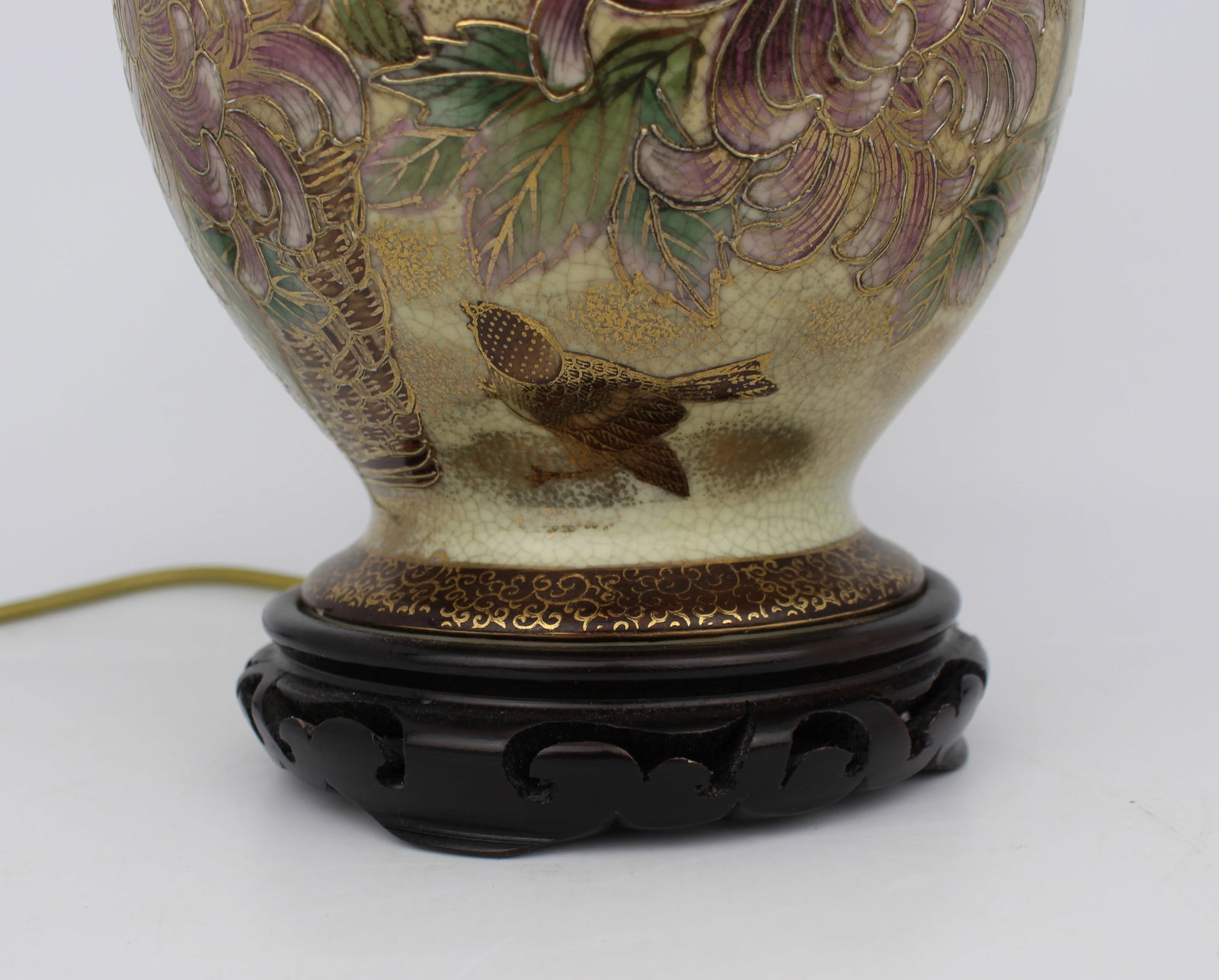 Vintage Decorative Table Lamp & Shade - 3