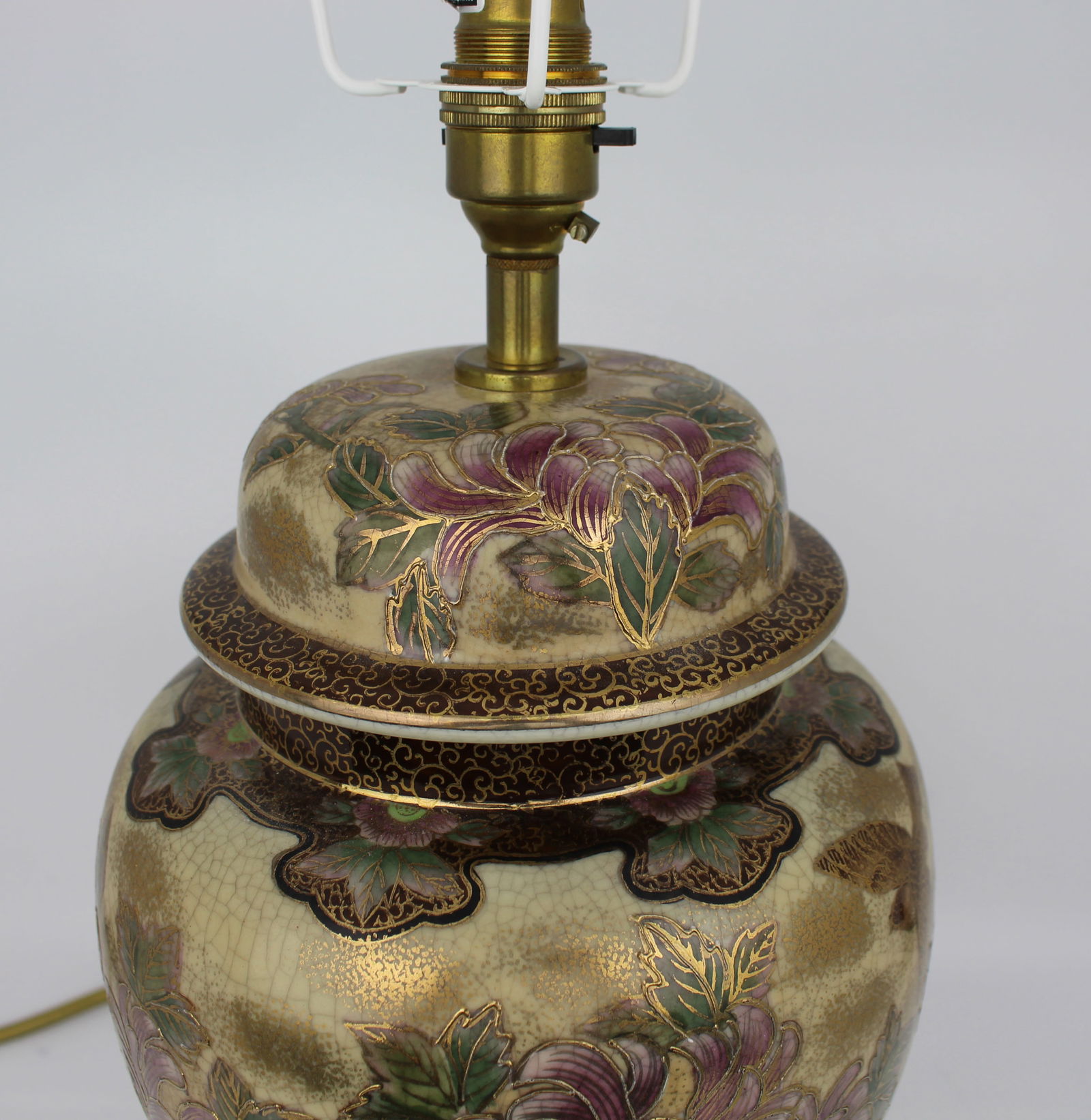 Vintage Decorative Table Lamp & Shade - 5