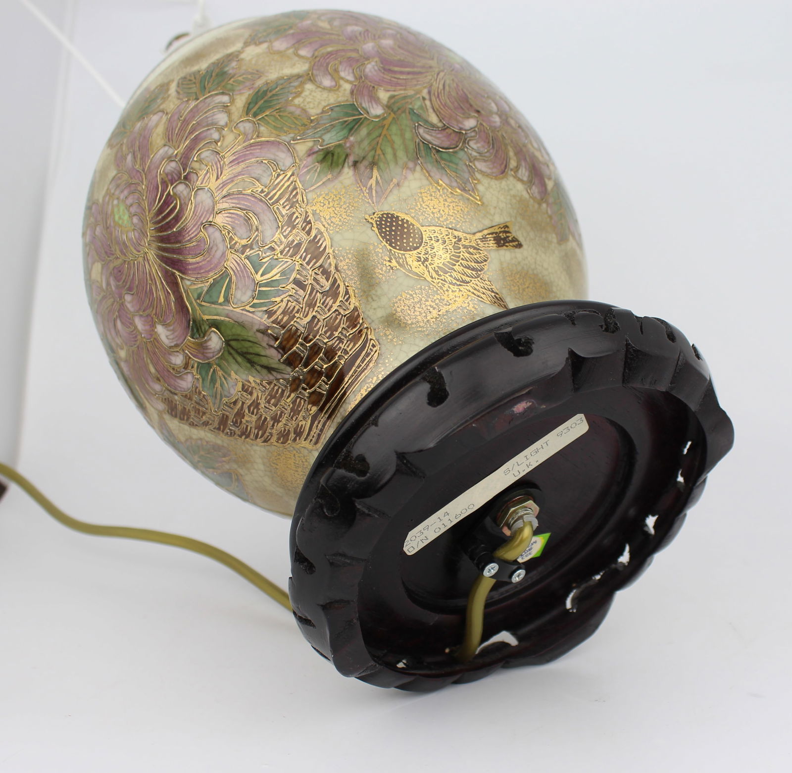 Vintage Decorative Table Lamp & Shade - 6