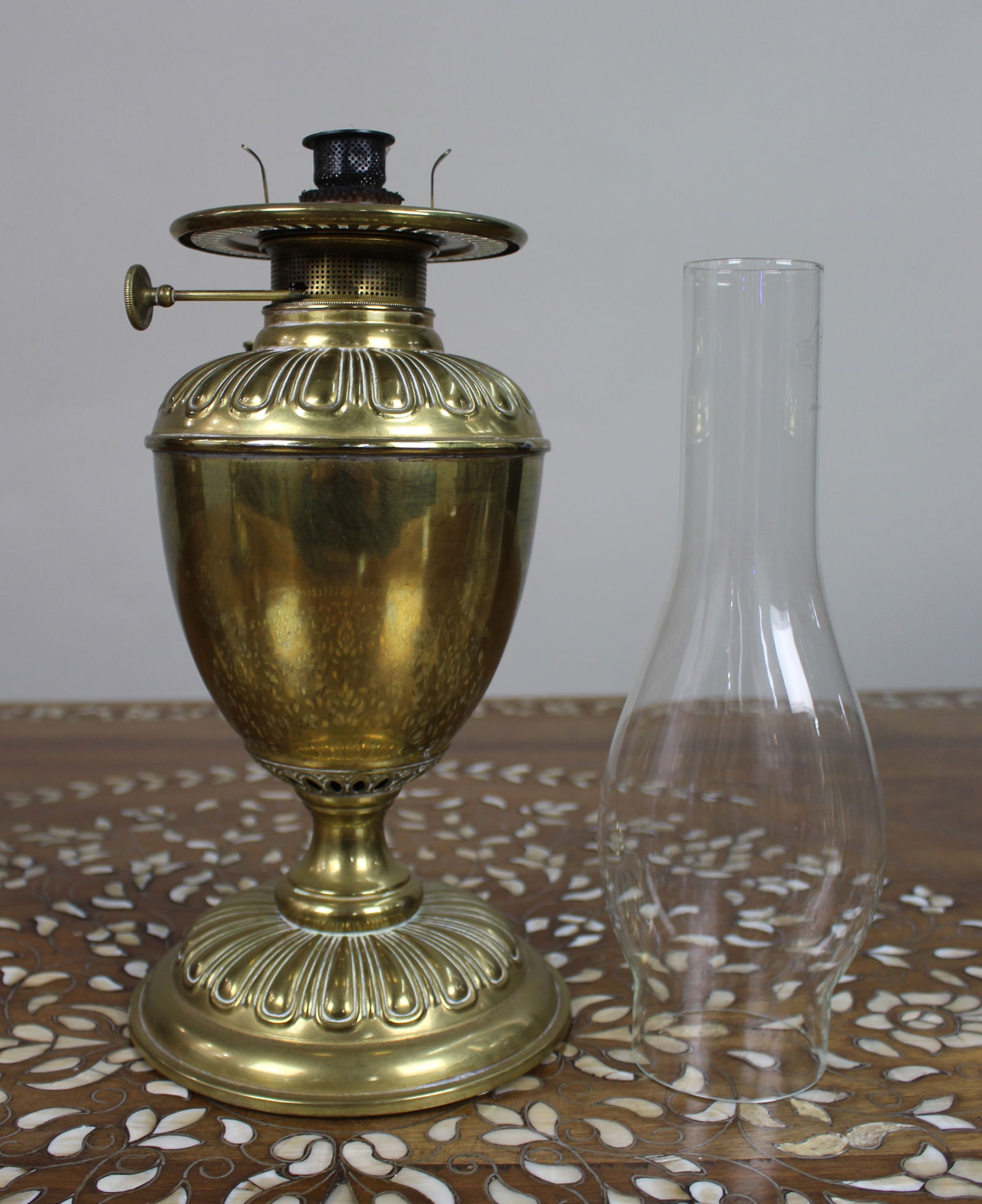 Antique Brass Oil Lamp by Wright & Butler, Birmingham – “The Union Burner” - 9