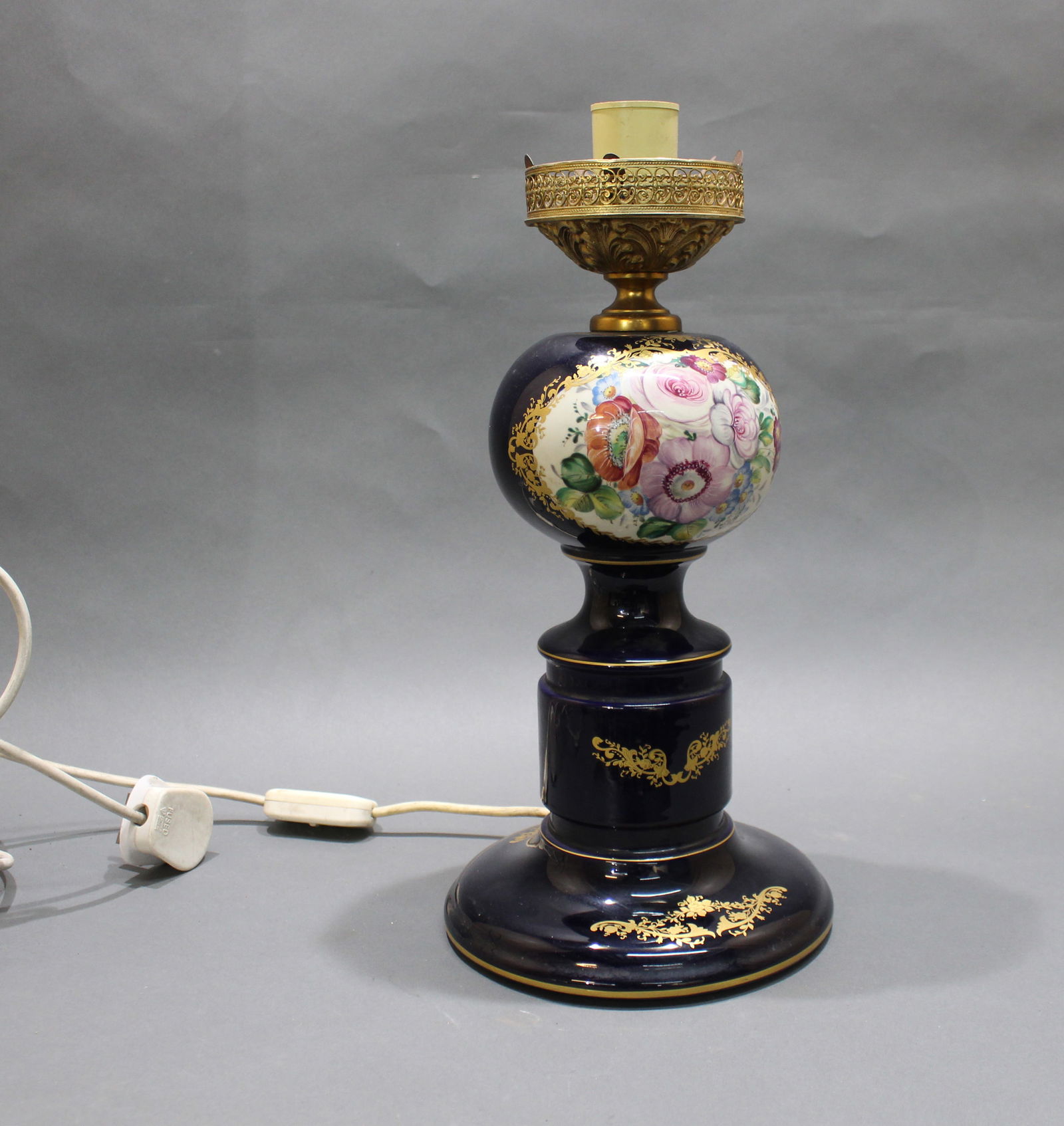 Vintage French-Style Porcelain Table Lamp with Floral Decoration - 11