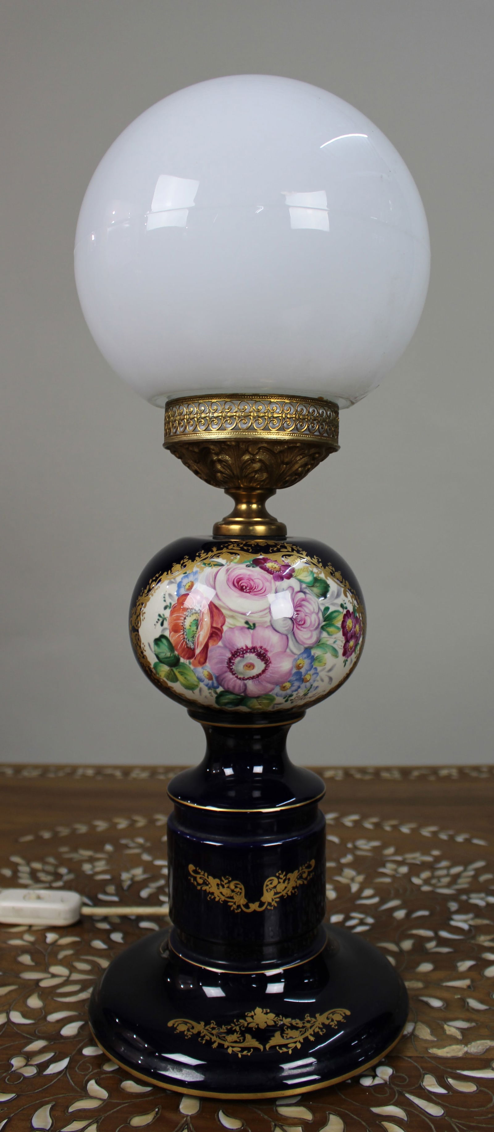 Vintage French-Style Porcelain Table Lamp with Floral Decoration (1 of 11)