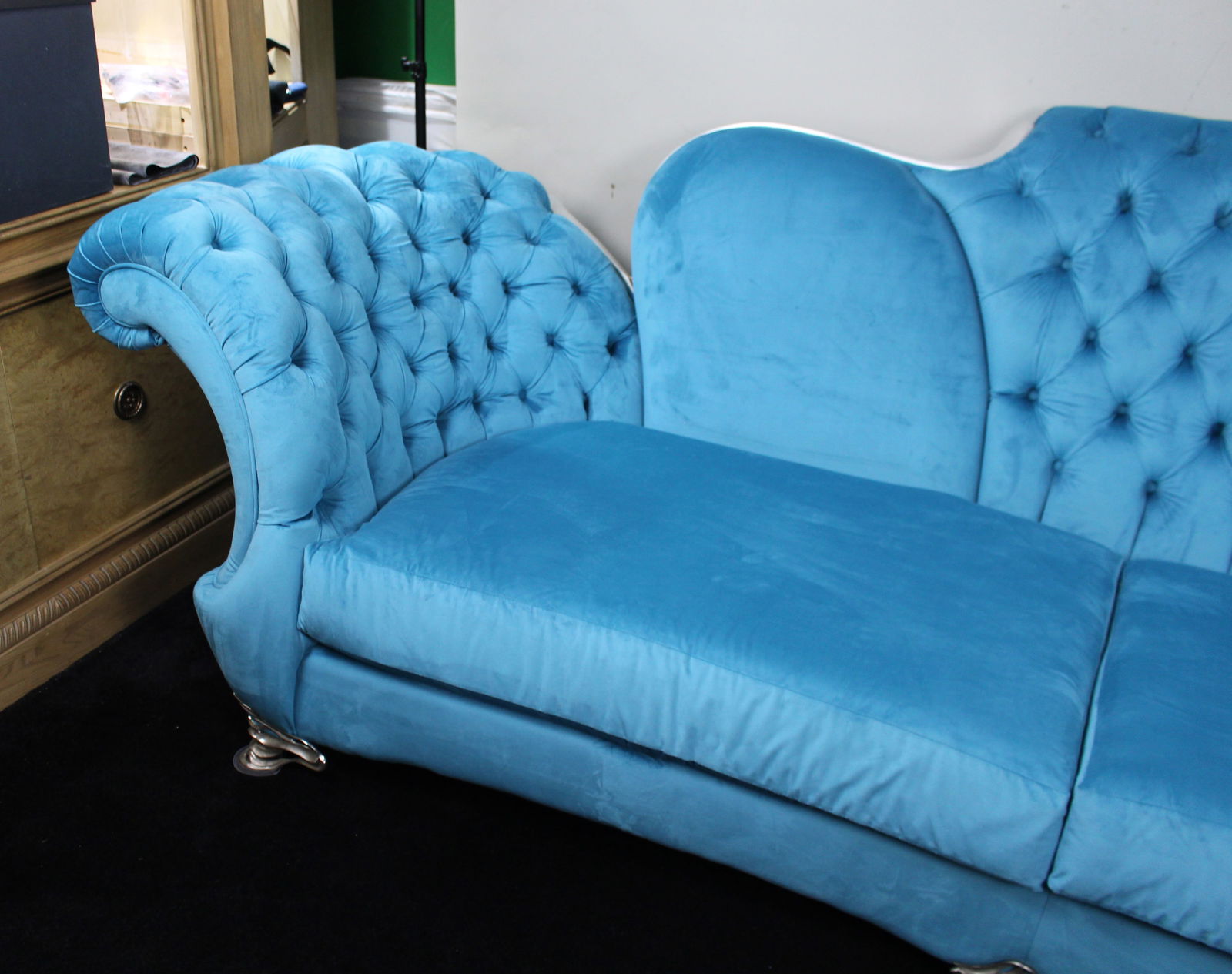 Exceptional Pair of ‘Butterfly’ Sofas by Mantellassi 1926 - 6