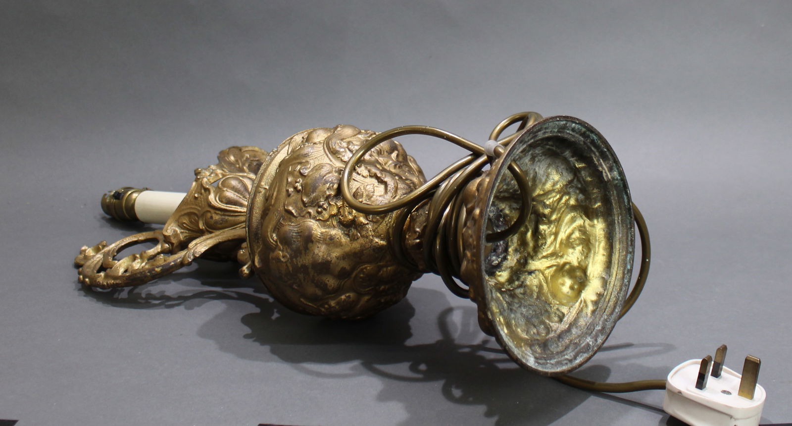 Late 19th c. Gilded Metal Ewer Lamp – Later Electrified - 10