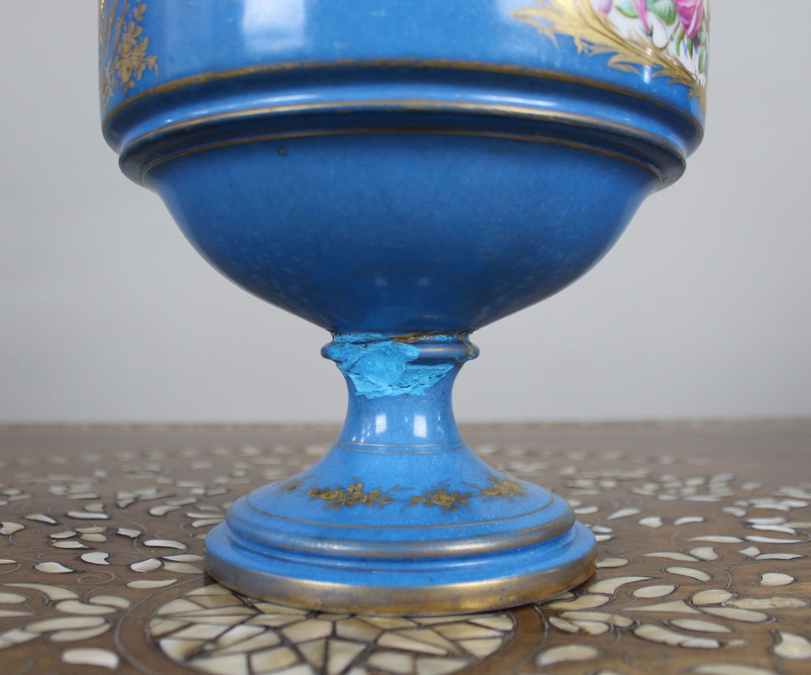 Large Late 19th Century Sèvres-Style Bleu Céleste Porcelain Vase - 8