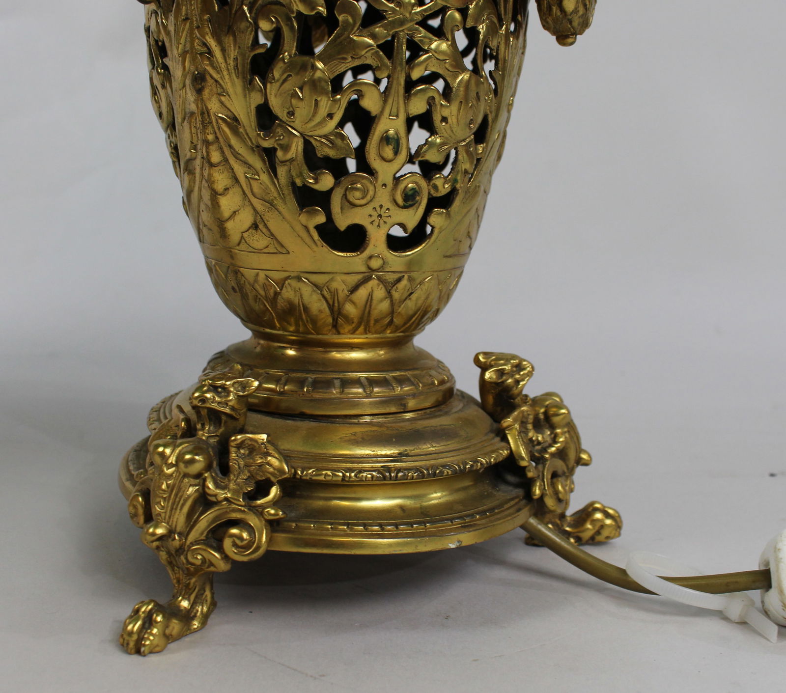 Pair of 19th Century French Ormolu Table Lamps - 16