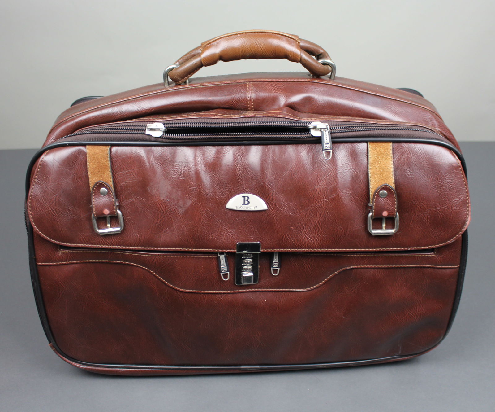 Vintage Brown Leather Travel Holdall Case (1 of 5)