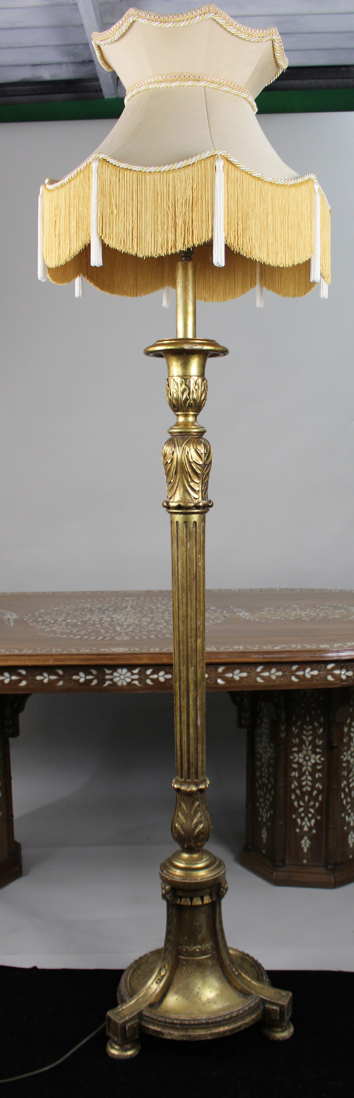 Fine Early 20th Century Giltwood Floor Lamp with Handmade Silk Shade: Title: Fine Early 20th Century Giltwood Floor Lamp with Handmade Silk Shade Description: Fine Early 20th Century Giltwood Floor Lamp with Handmade Silk Shade A fine and impressive early