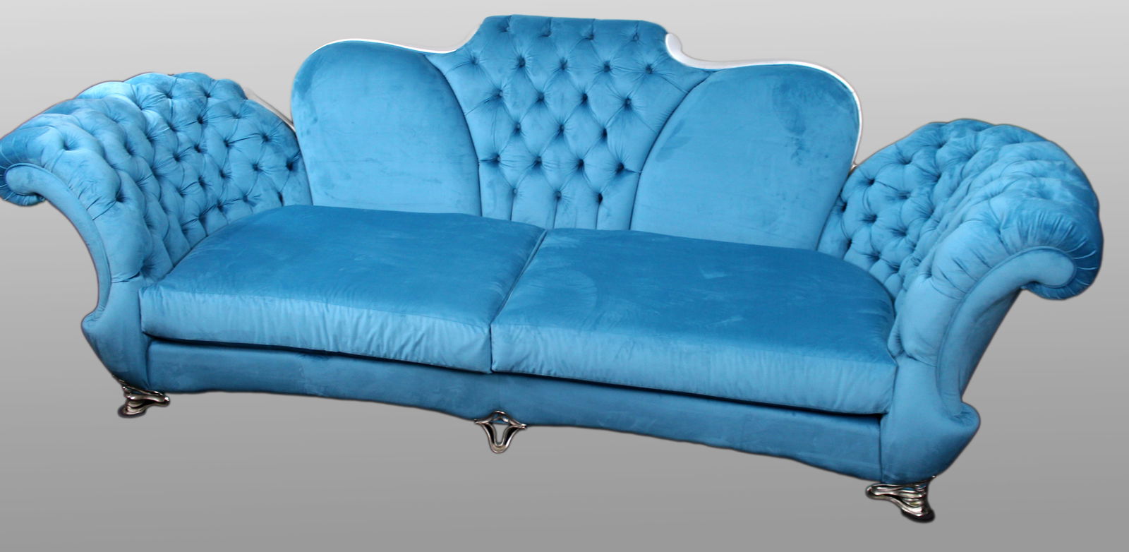 Mantellassi 1926 ‘Butterfly’ Sofa in Turquoise Velvet: Title: Mantellassi 1926 ‘Butterfly’ Sofa in Turquoise Velvet Description: Mantellassi 1926 ‘Butterfly’ Sofa in Turquoise Velvet A glamorous and sculpt