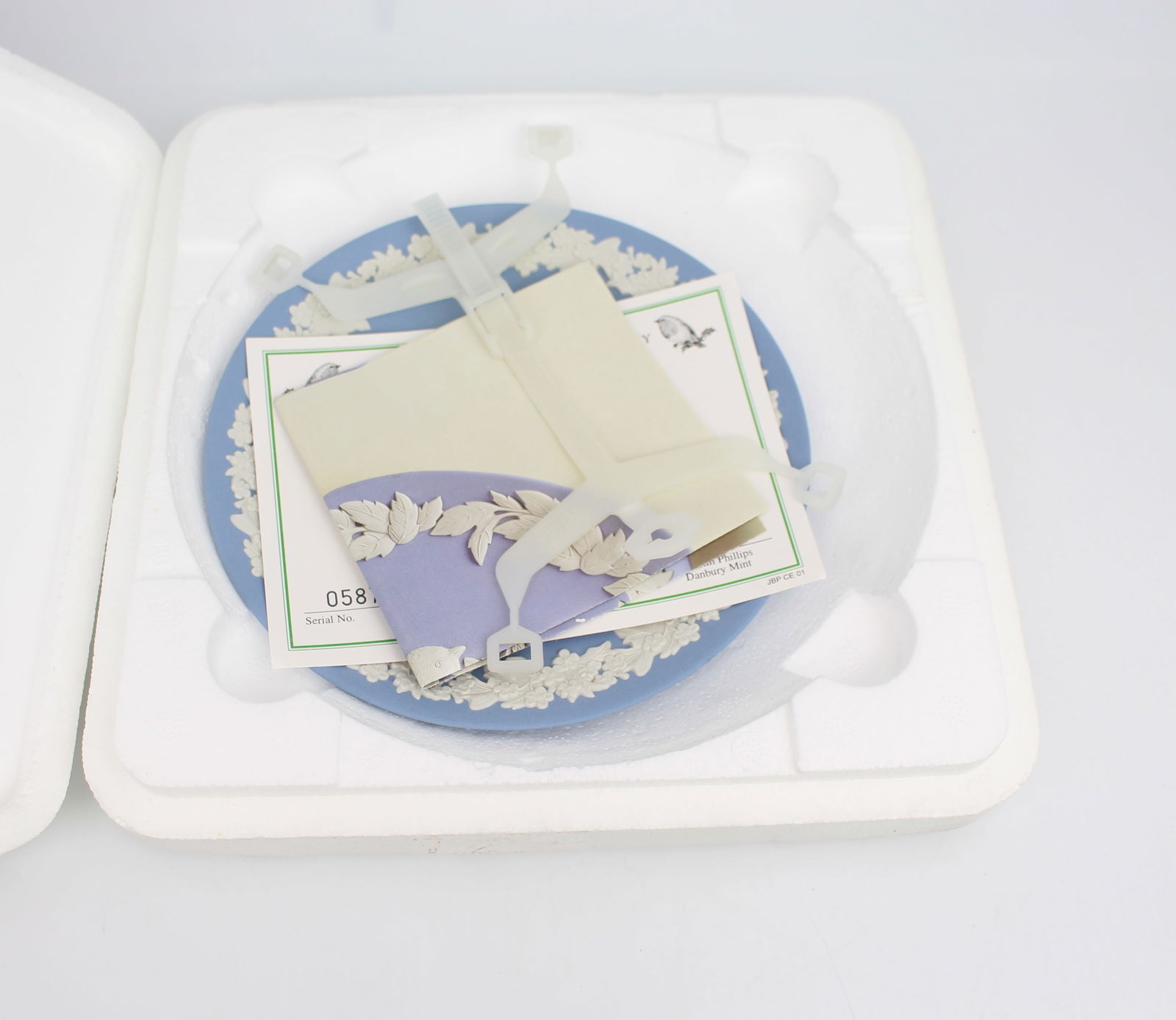 Wedgwood Jasperware Robin Cabinet Plate - 3