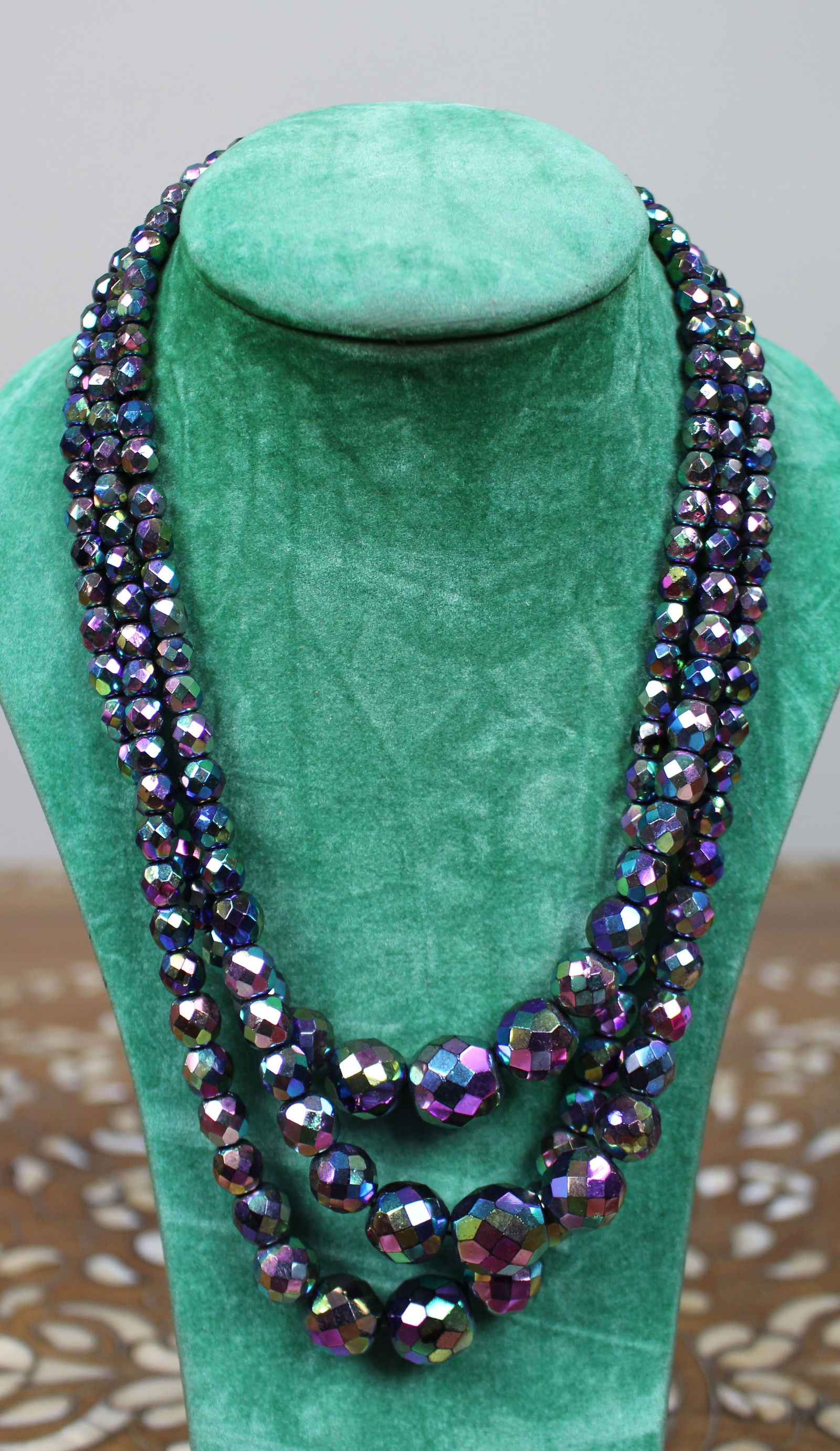 Vintage Triple-Strand Aurora Borealis Faceted Glass Bead Lustre Necklace - 2