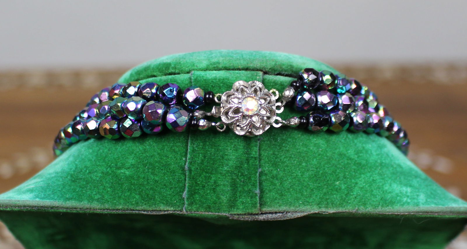 Vintage Triple-Strand Aurora Borealis Faceted Glass Bead Lustre Necklace - 3