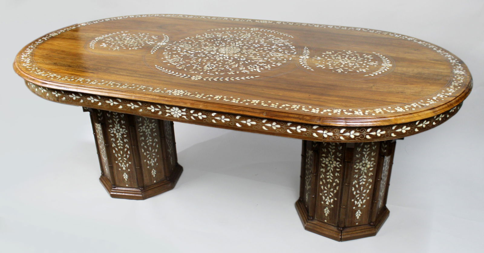 Mid-20th Century Anglo-Indian Inlaid Dining Table - 3