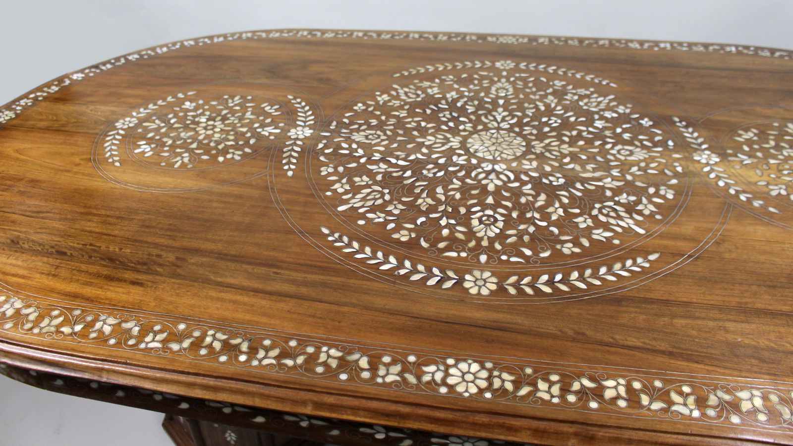 Mid-20th Century Anglo-Indian Inlaid Dining Table - 6