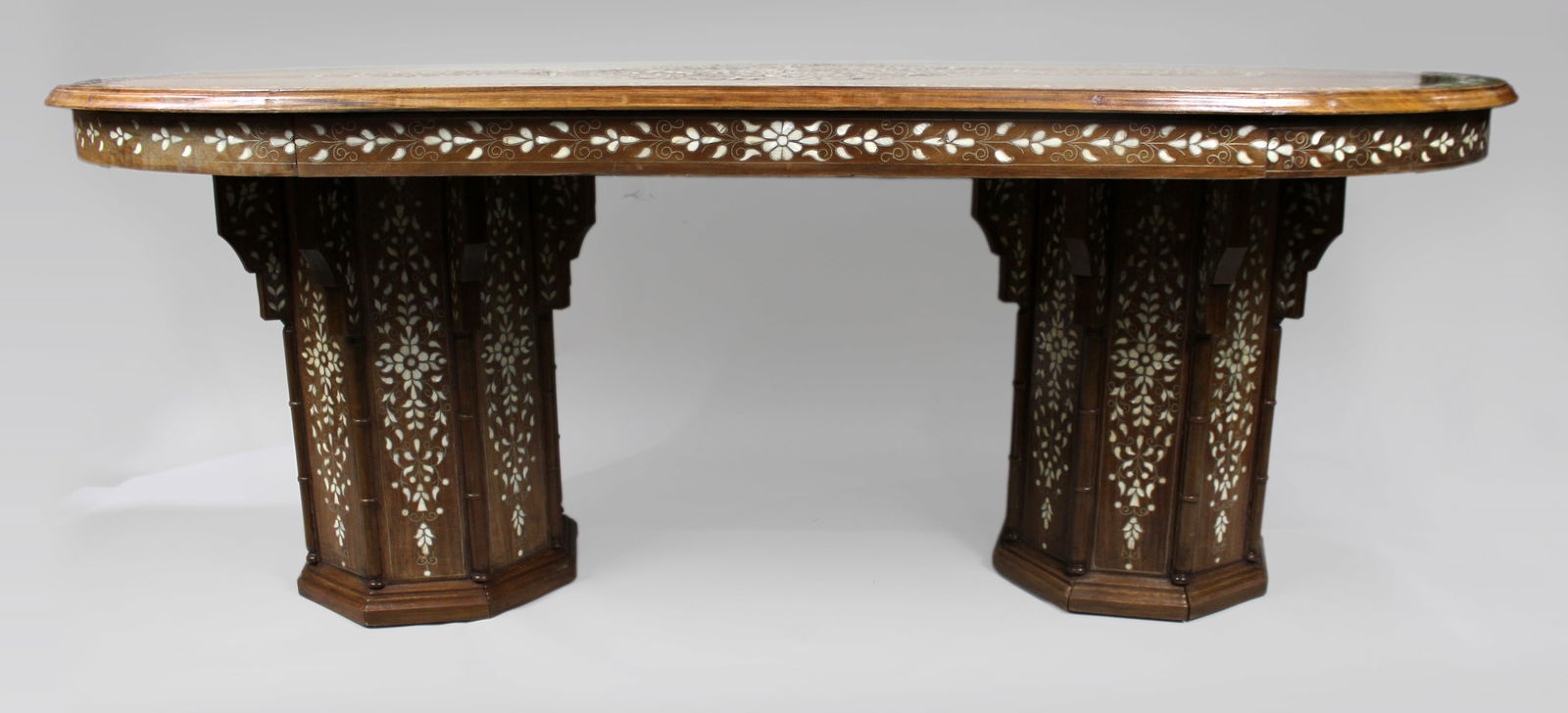 Mid-20th Century Anglo-Indian Inlaid Dining Table - 9