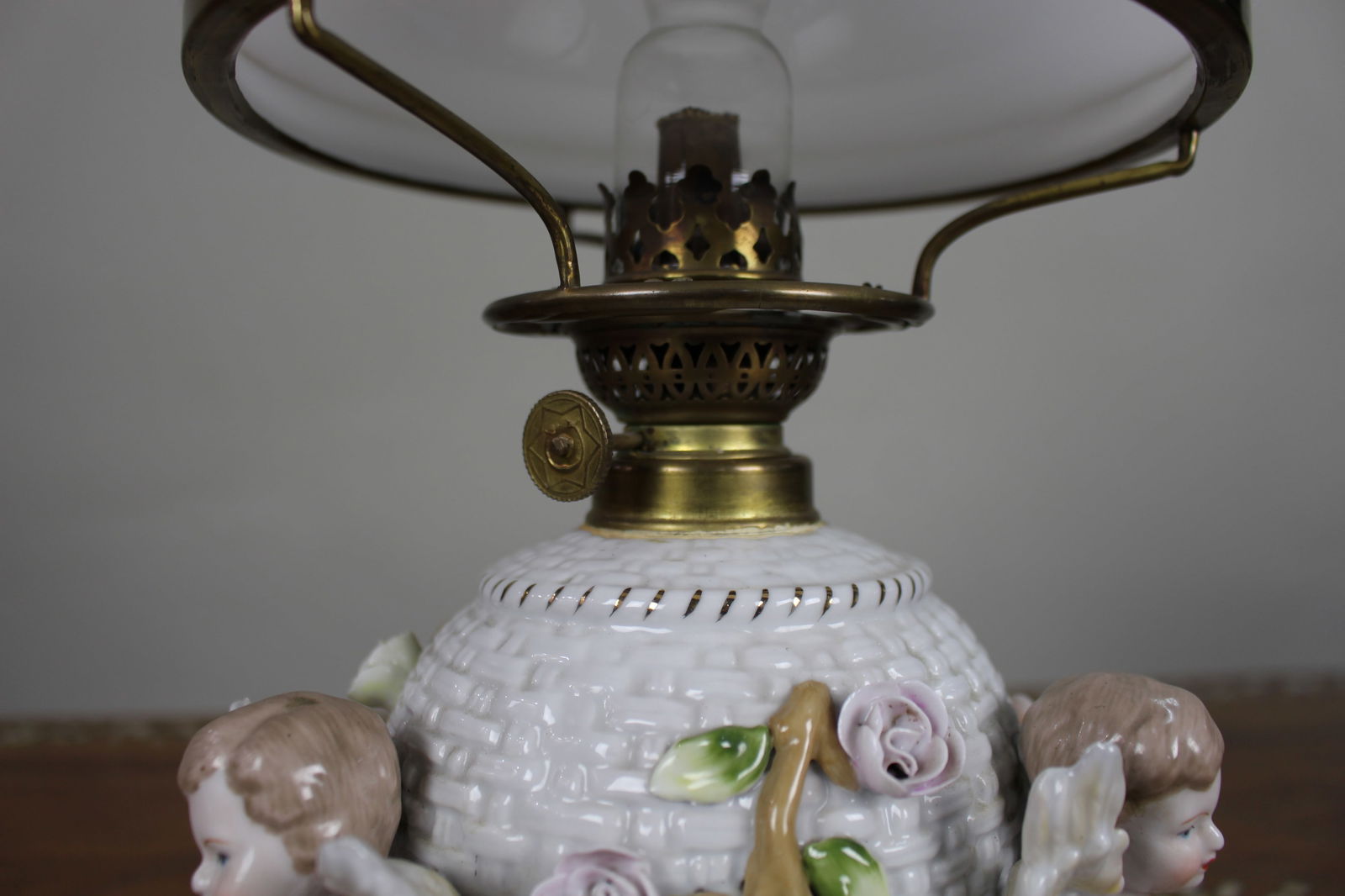 Dresden Porcelain Oil Lamp with Cherubs, c.1890 - 6