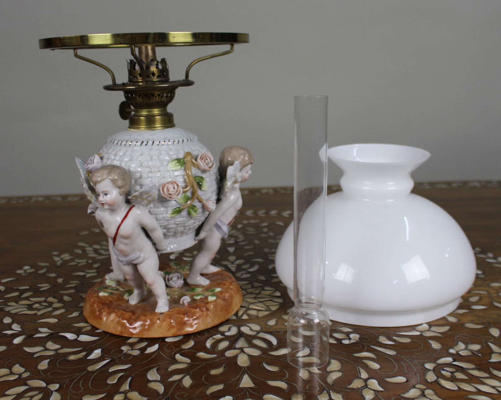 Dresden Porcelain Oil Lamp with Cherubs, c.1890 - 9