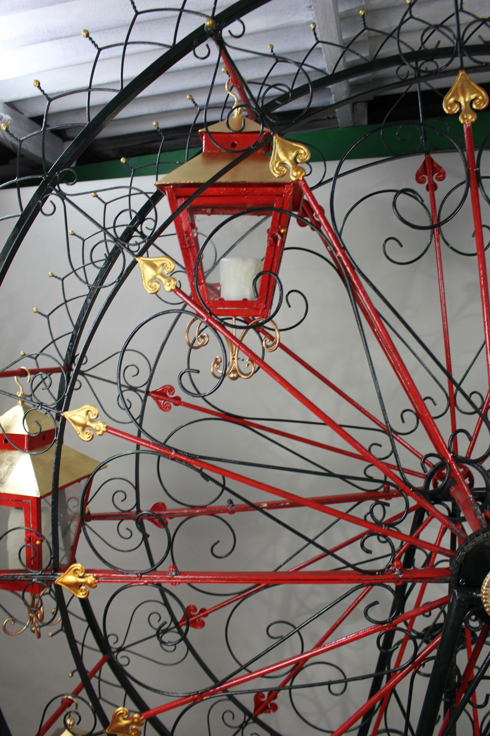 Very Large Painted Metal Garden Ferris Wheel with Lanterns - 4