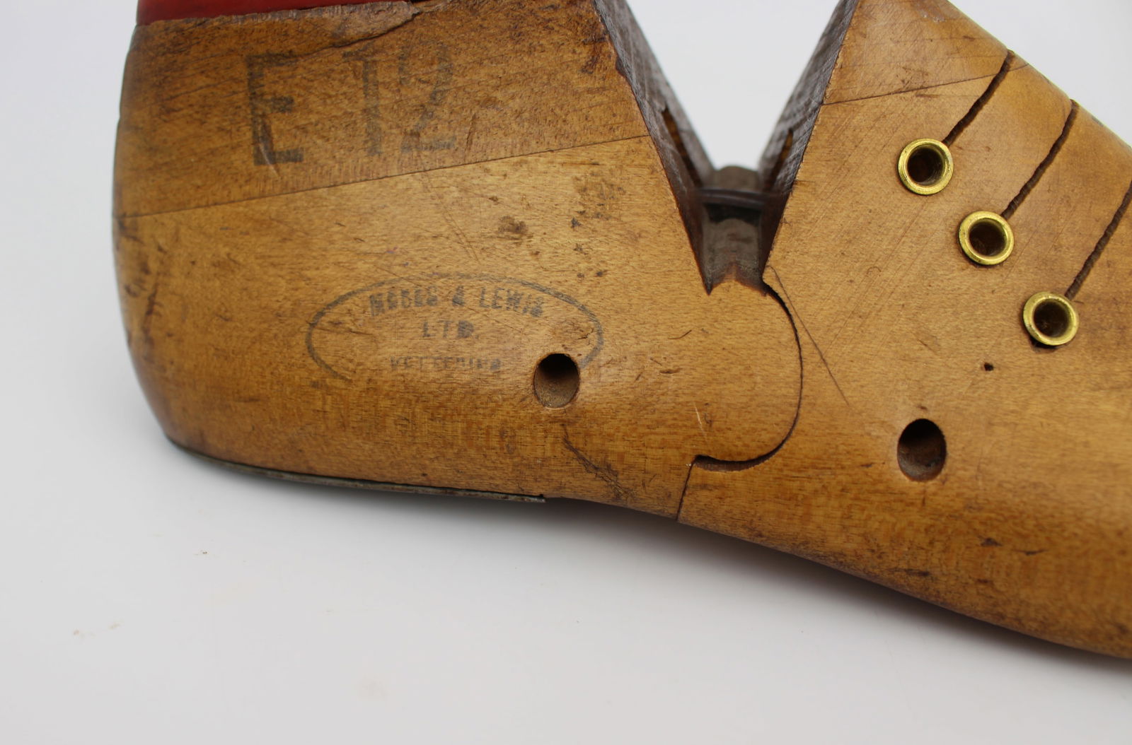 Vintage Wooden Shoe Last by Regis & Lewis Ltd – Size 7F - 2