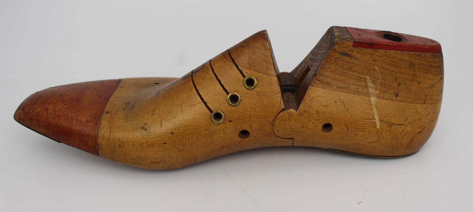 Vintage Wooden Shoe Last by Regis & Lewis Ltd – Size 7F - 3