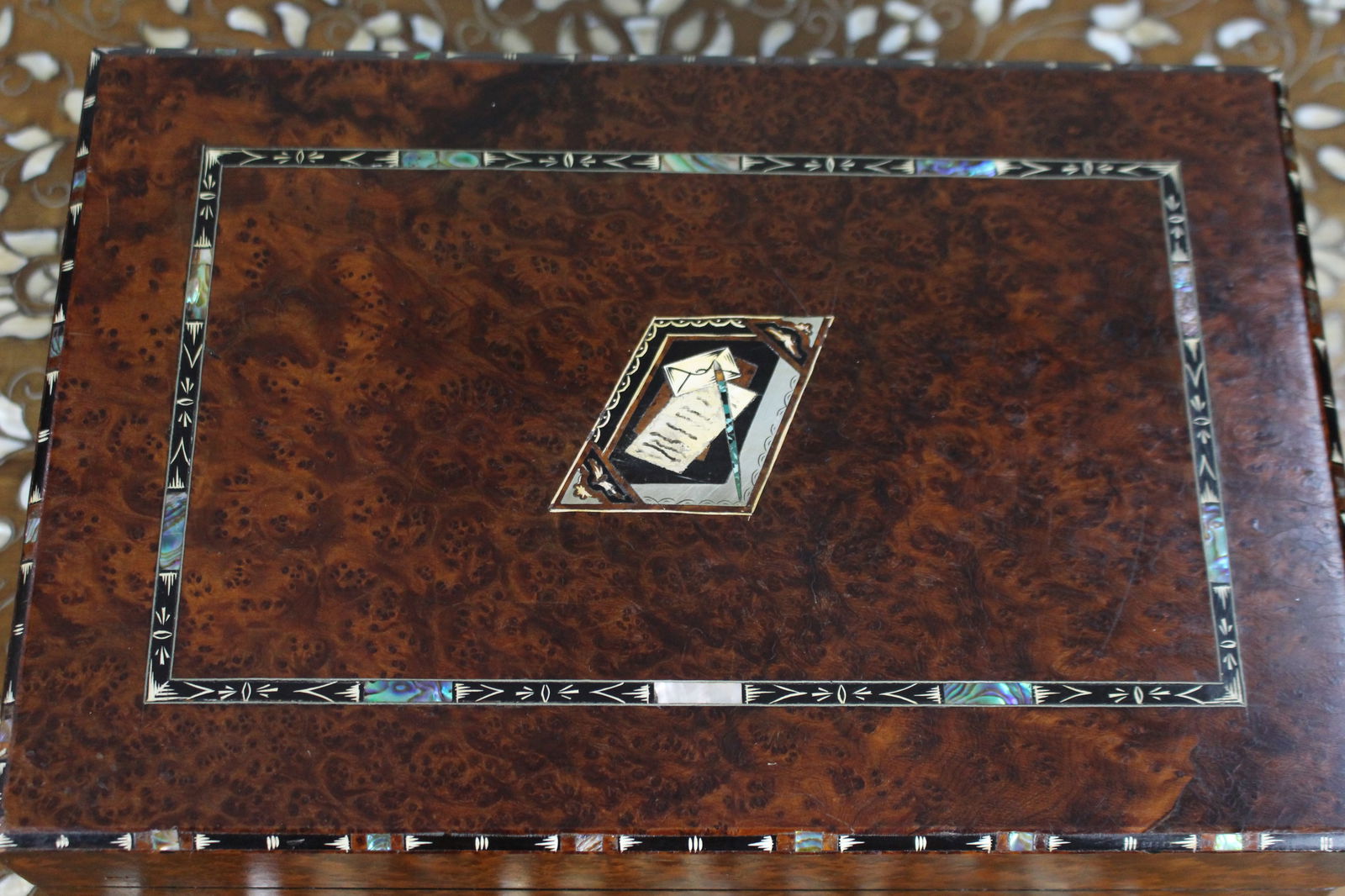 Antique Regency Amboyna & Mother-of-Pearl Inlaid Writing Slope, c.1830 - 3