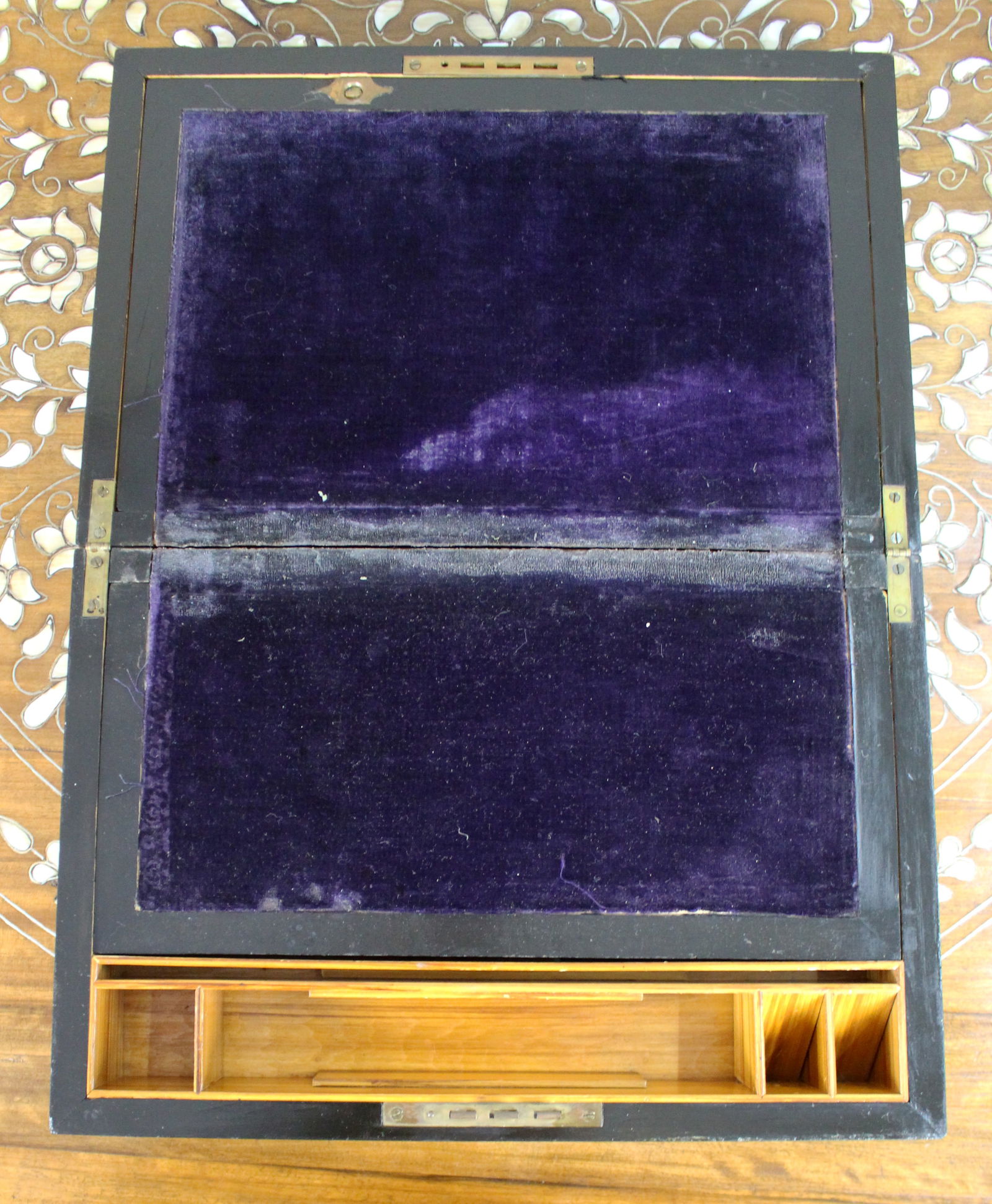 Antique Regency Amboyna & Mother-of-Pearl Inlaid Writing Slope, c.1830 - 7