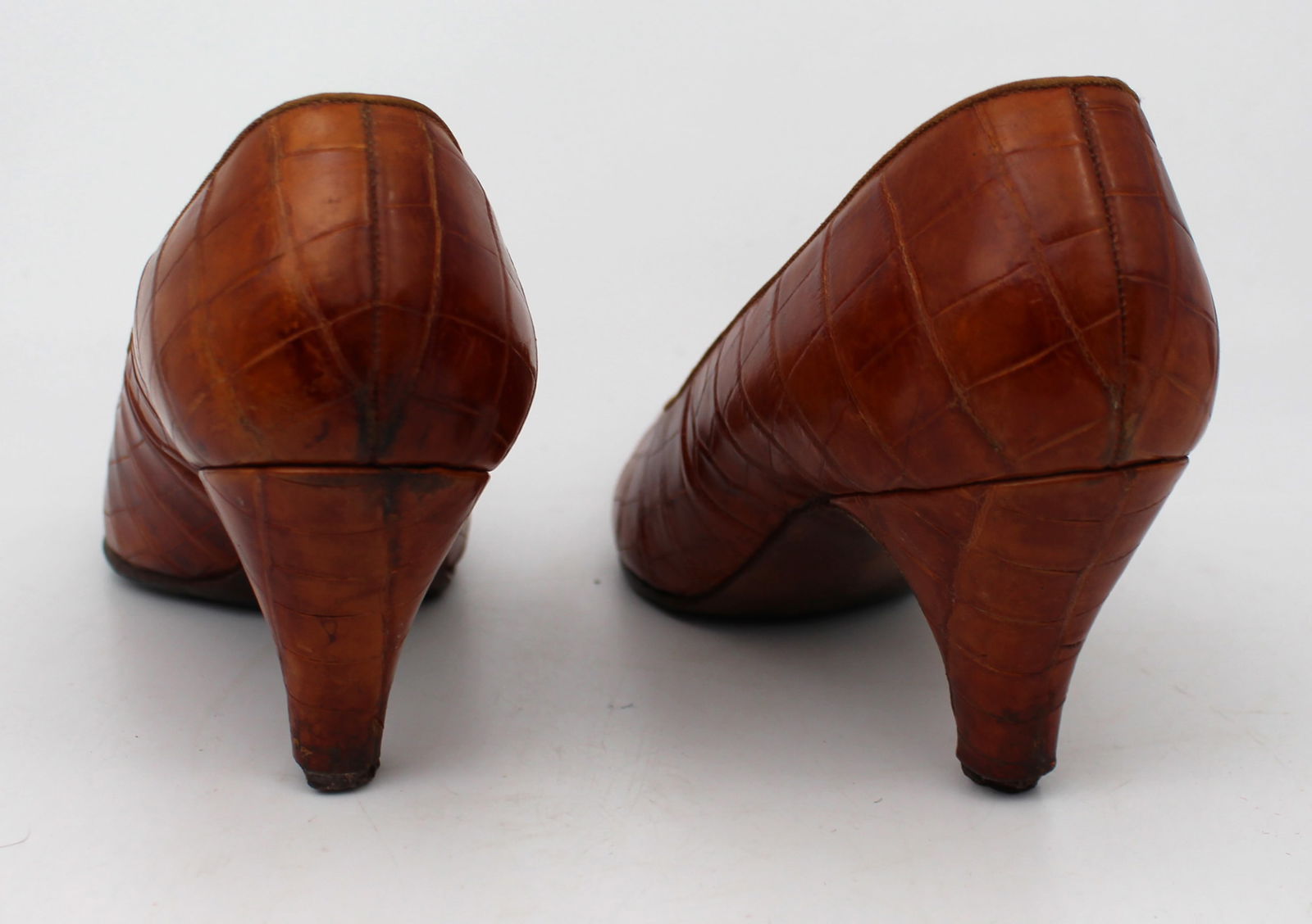 Pair of Vintage Ladies Ravne High Heel Court Shoes - 4