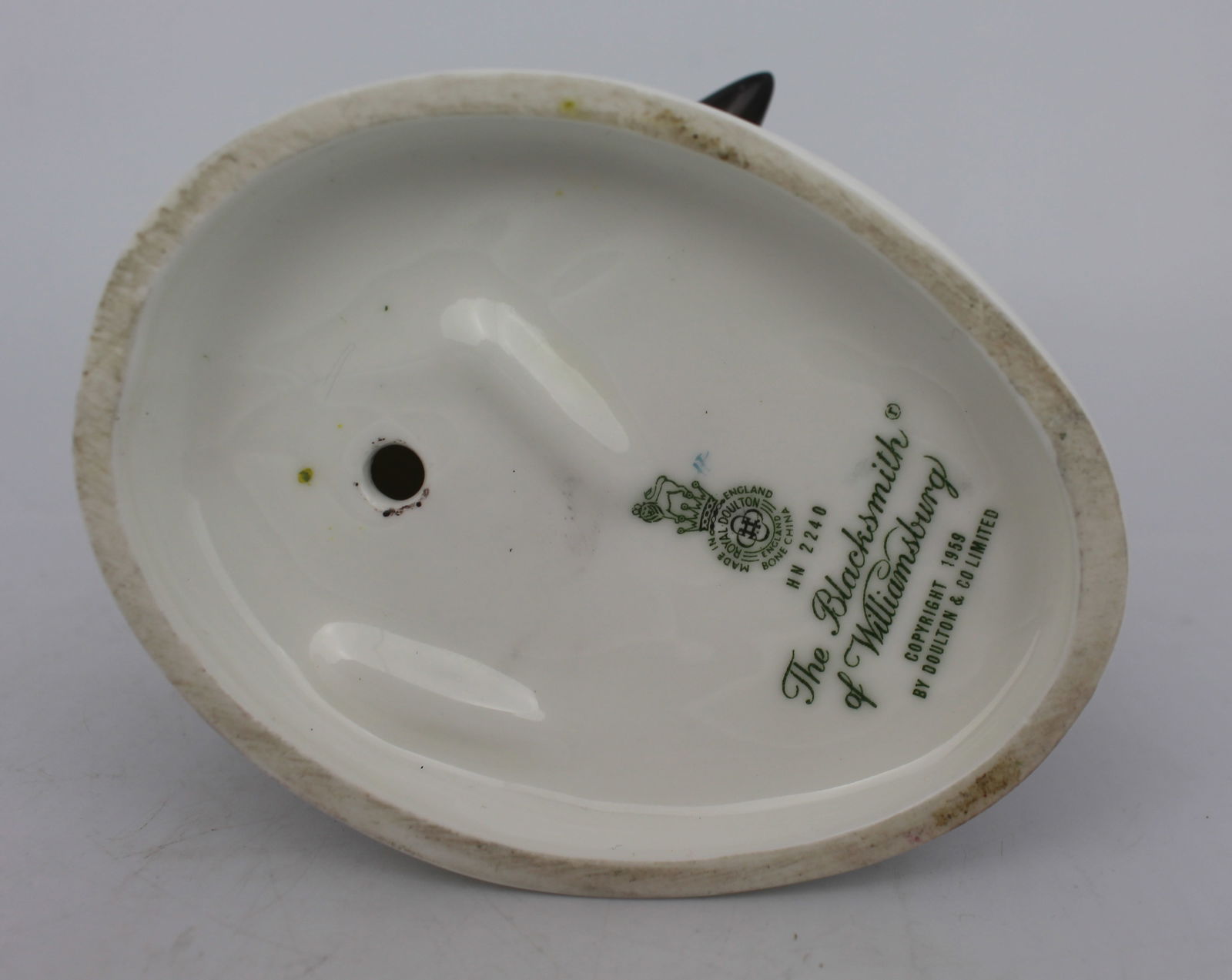 Royal Doulton Figurine The Blacksmith of Williamsburg HN 2240 - 4