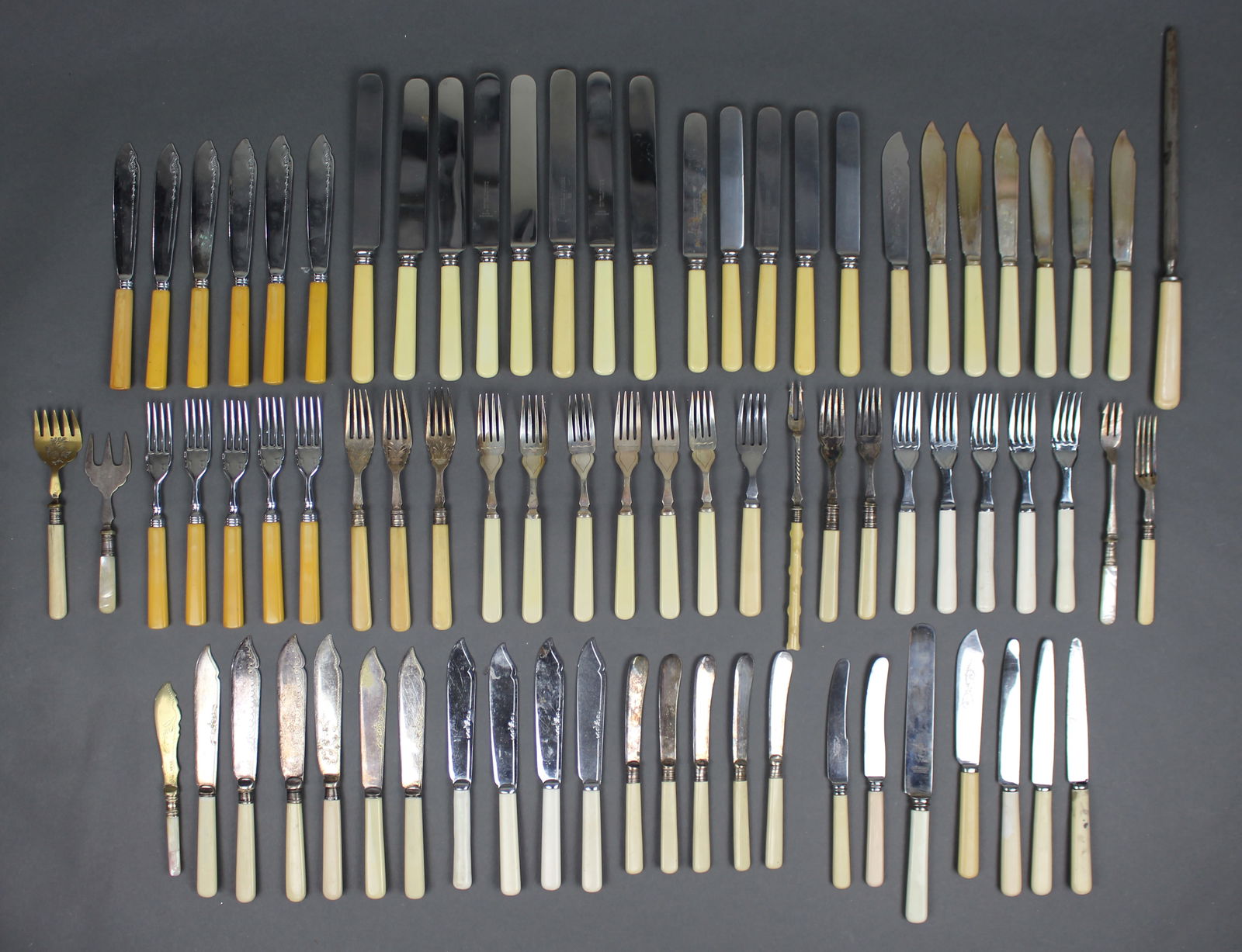 Large Collection of Bone Handled Silver Plate Cultery Flatware: Title: Large Collection of Bone Handled Silver Plate Cultery Flatware Description: Large Collection of Bone Handled Silver Plate Cutlery Flatware. All pieces pictured, over 75. Vin